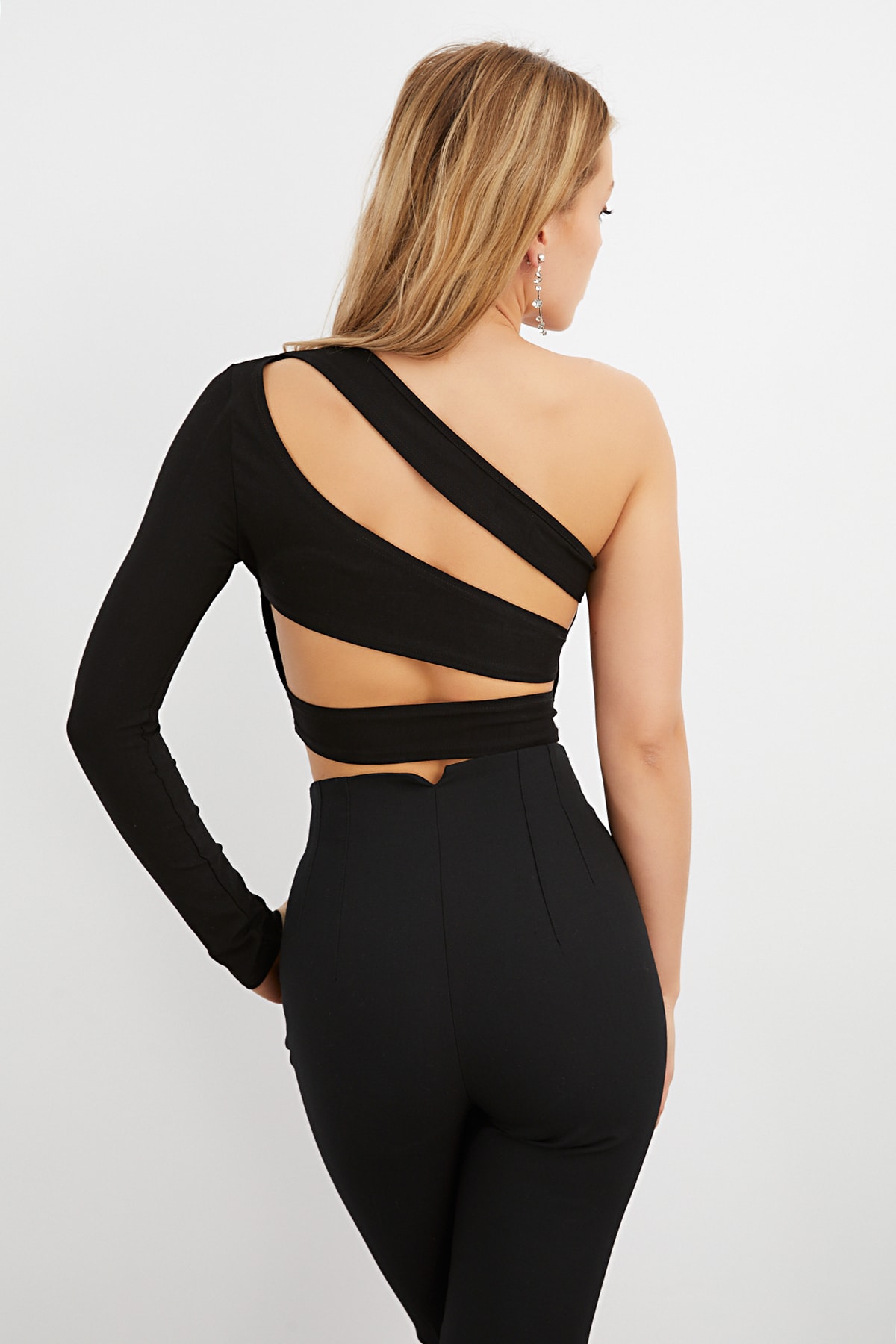 Levně Cool & Sexy Women's Black Back Banded Single Sleeve Crop Blouse