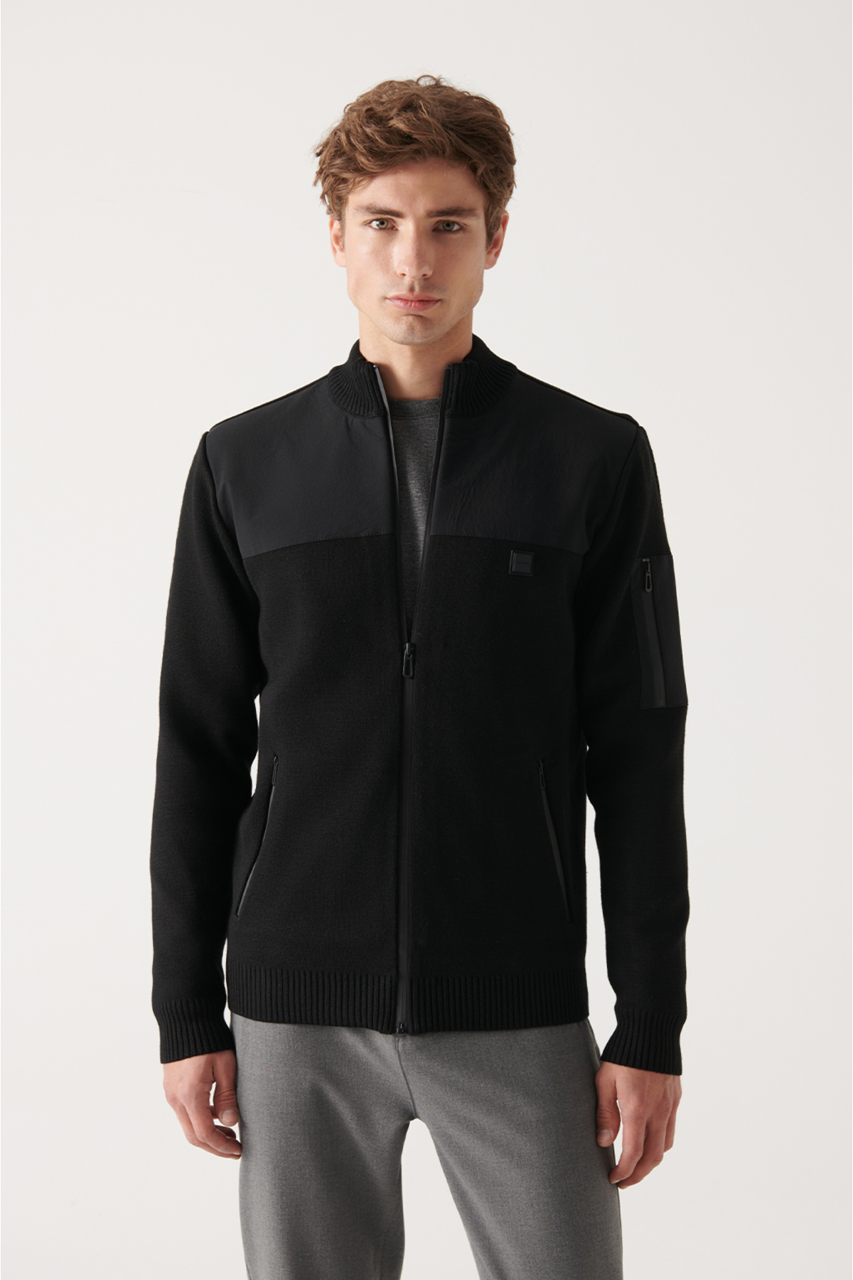 Levně Avva Men's Black Wool Blended Parachute Fabric Detailed Zippered Standard Fit Regular Cut Cardigan Coat