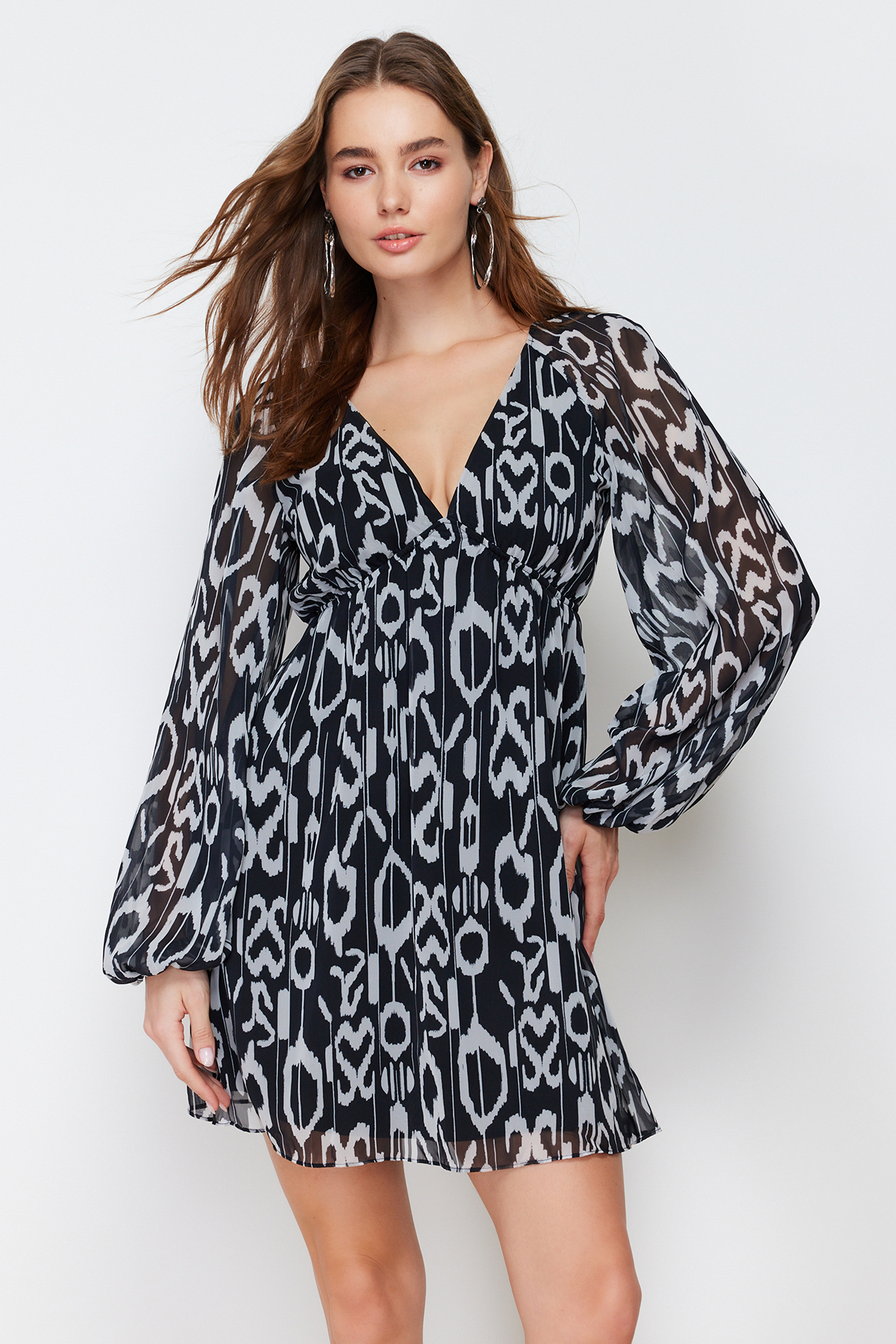 Rochie țesută țesută Trendyol Black V-Neck Model