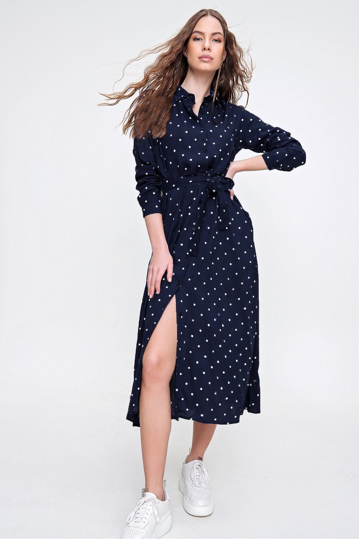 Trend Alaçatı Stili Women's Ocean Blue Polka Dot Patterned Woven Viscose Shirt Dress