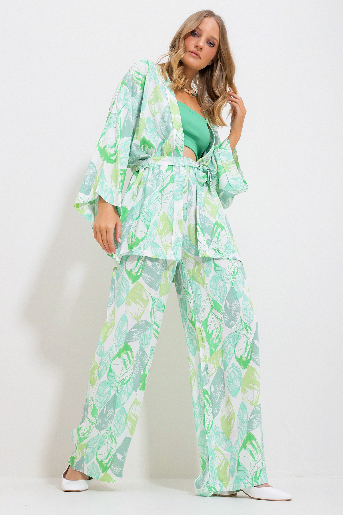 Levně Trend Alaçatı Stili Women's Green Kimono Jacket And Palazzo Pants Suit