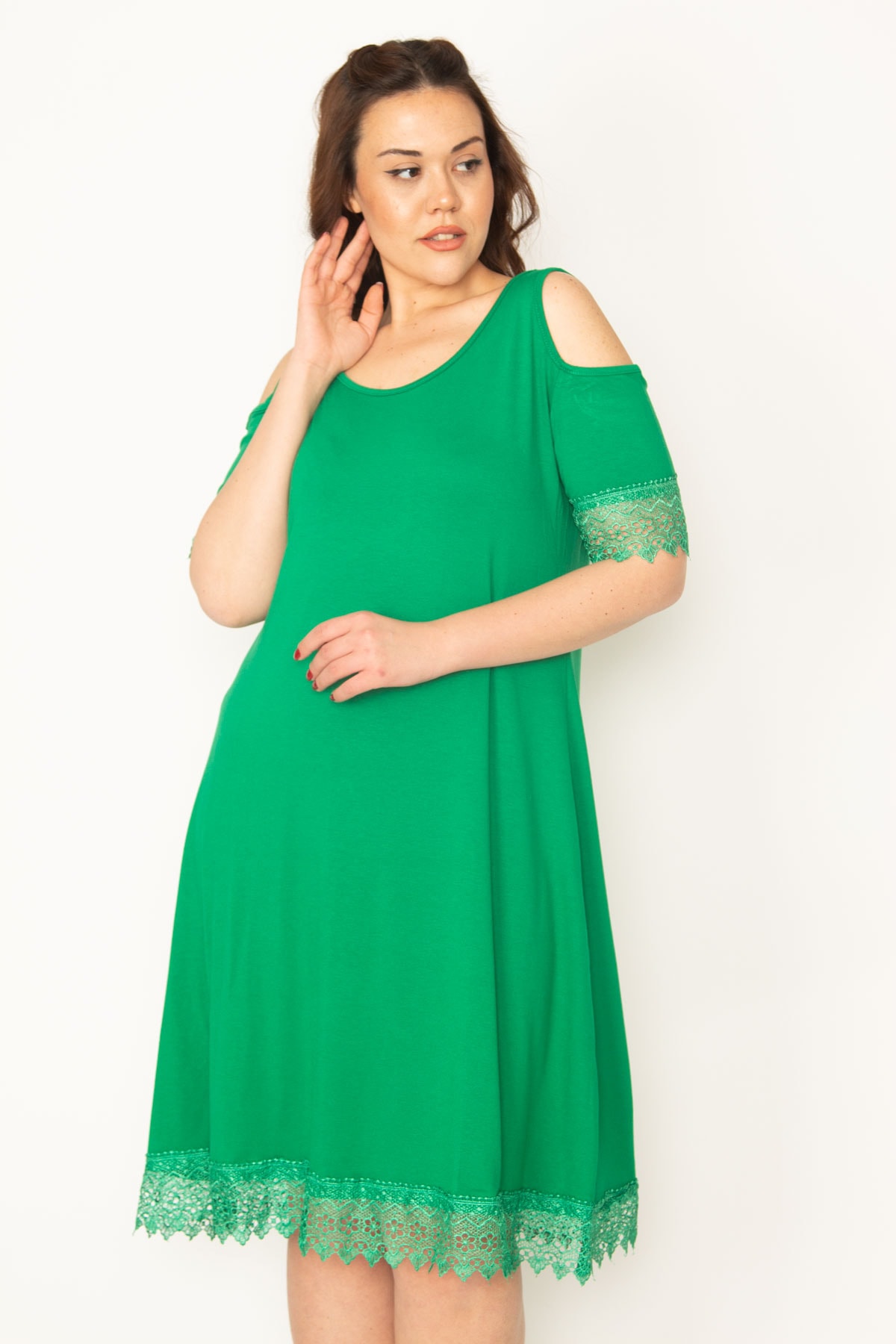 Levně Şans Women's Plus Size Green Decollete Decollete Green Lace Dress