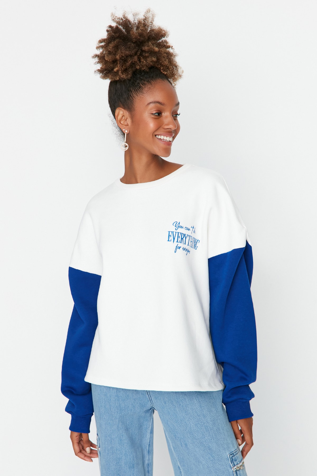 Trendyol Ecru Embroidered Oversized Thick Fleece Inside Knitted Sweatshirt