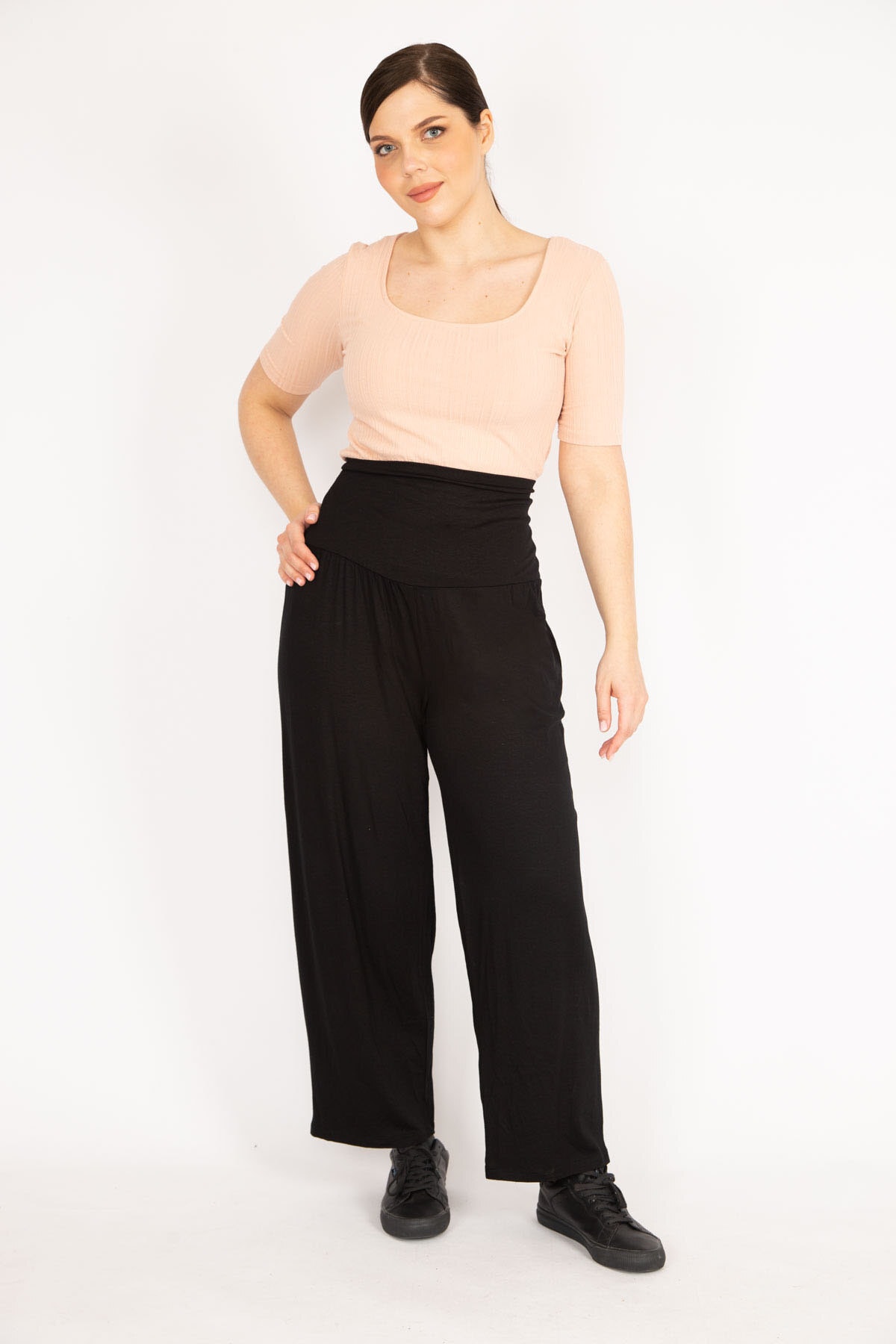 Levně Şans Women's Black Large Size Wide Corsage Belted Viscose Trousers