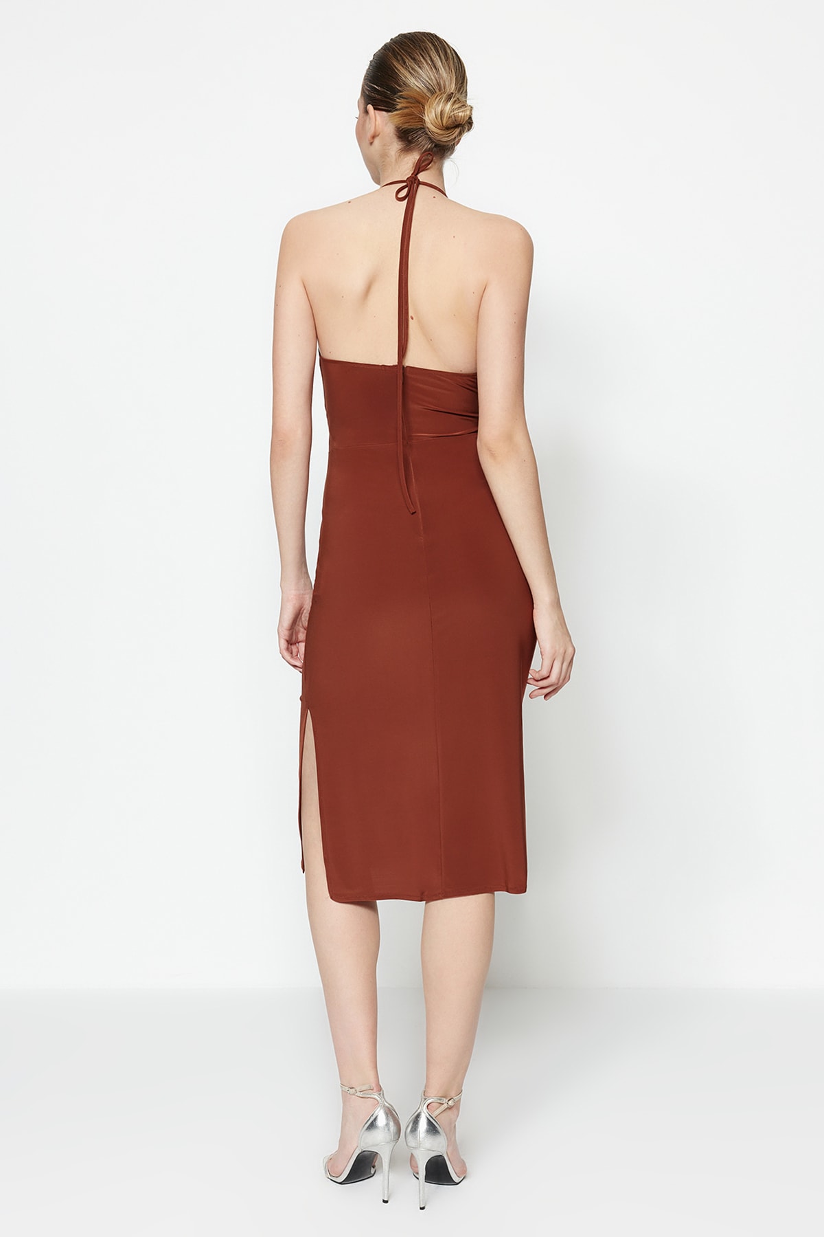 Rochie de seara Trendyol Dark Brown cu accesorii tricotate