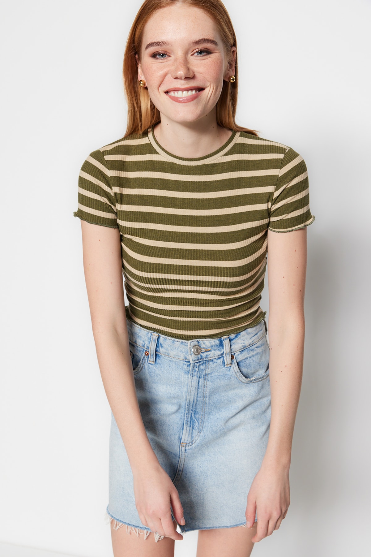 Levně Trendyol Khaki Stripe Baby Overlock Detailed Fitted Crop Knitted Blouse
