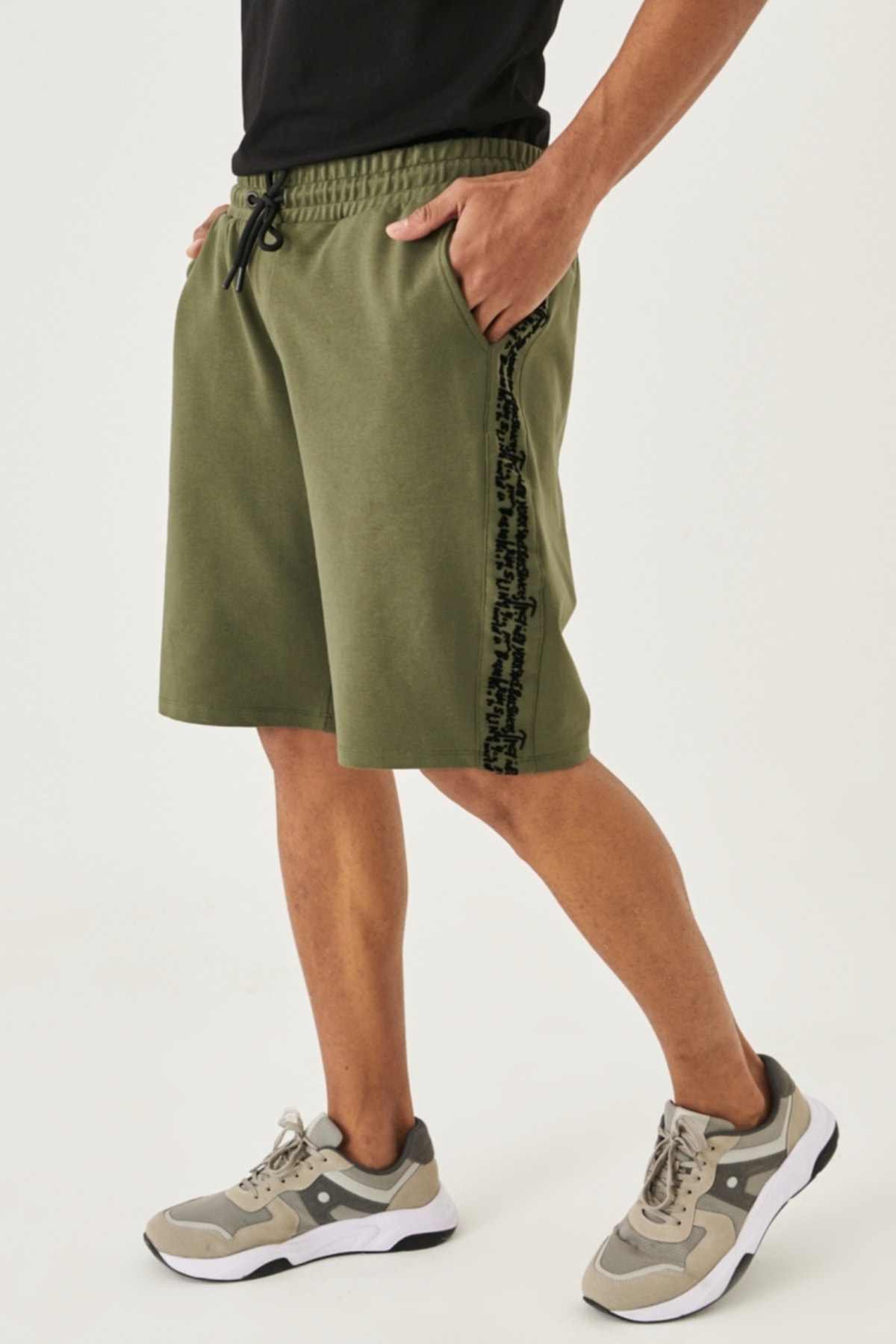 Levně ALTINYILDIZ CLASSICS Men's Khaki Standard Fit Normal Cut Casual Knitted Shorts.