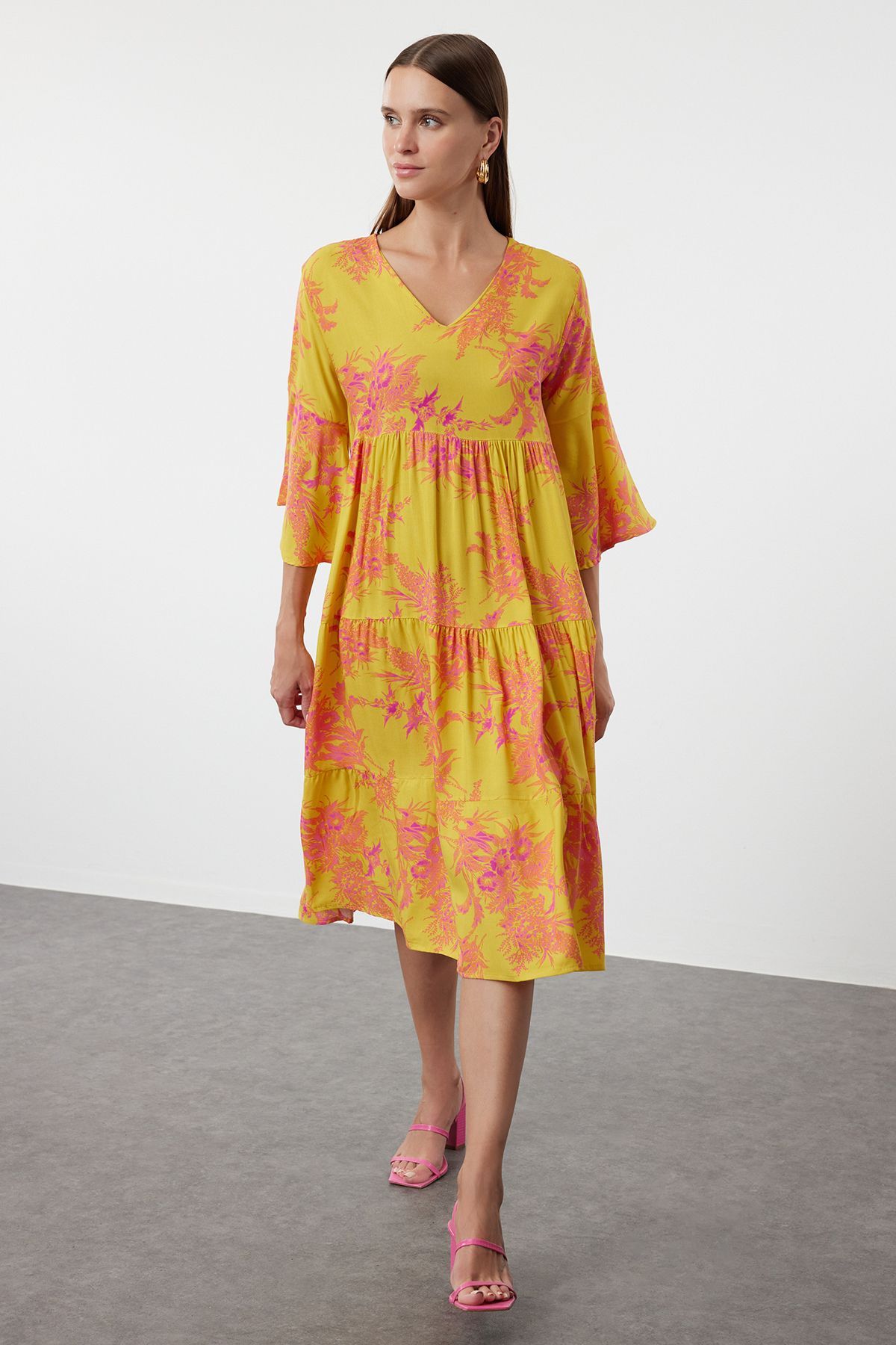 Trendyol Yellow Floral Patterned Wide Cut V-Neck Woven Dress