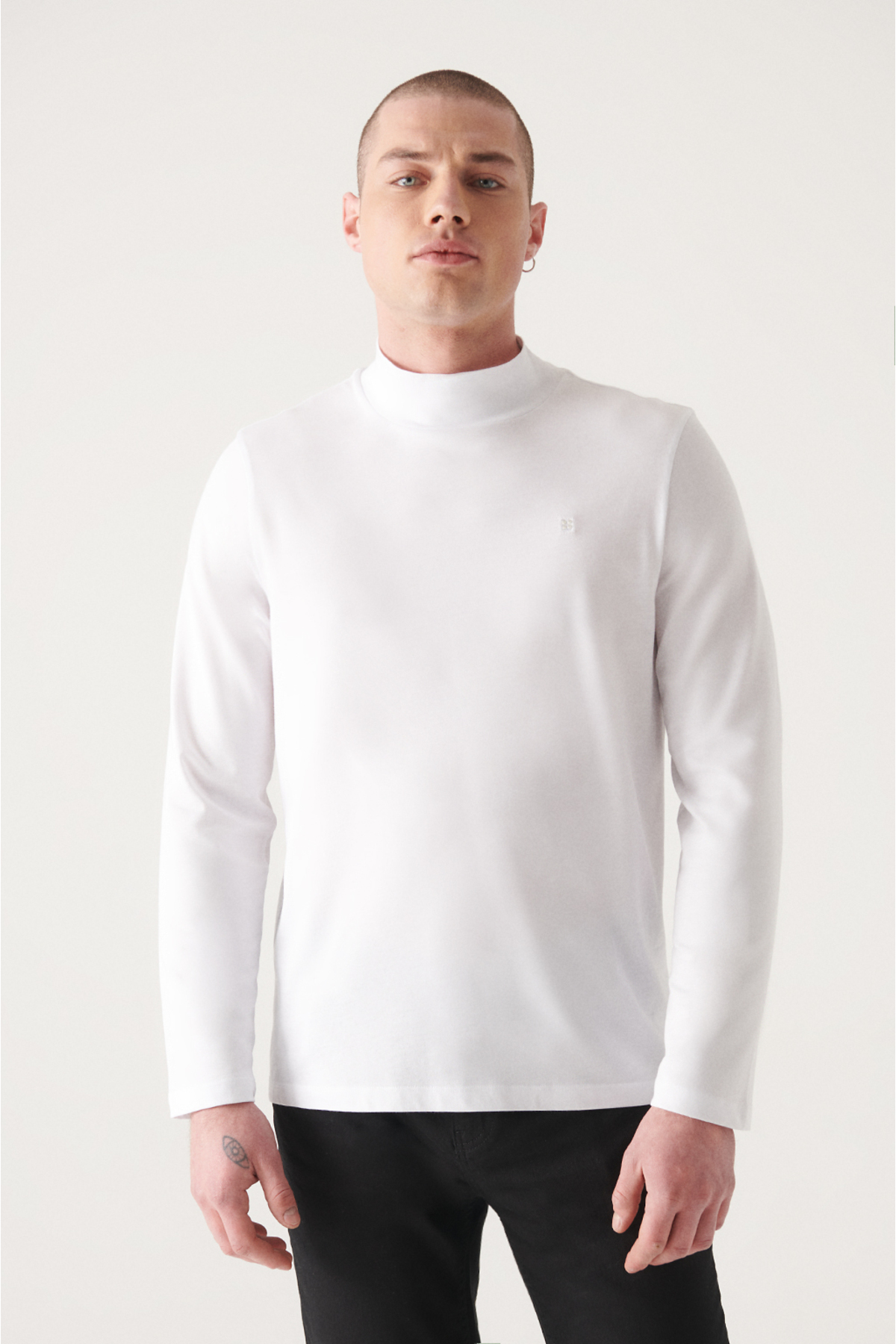 Levně Avva Men's White Ultrasoft High Collar Long Sleeve Cotton Slim Fit Slim-Fit T-shirt