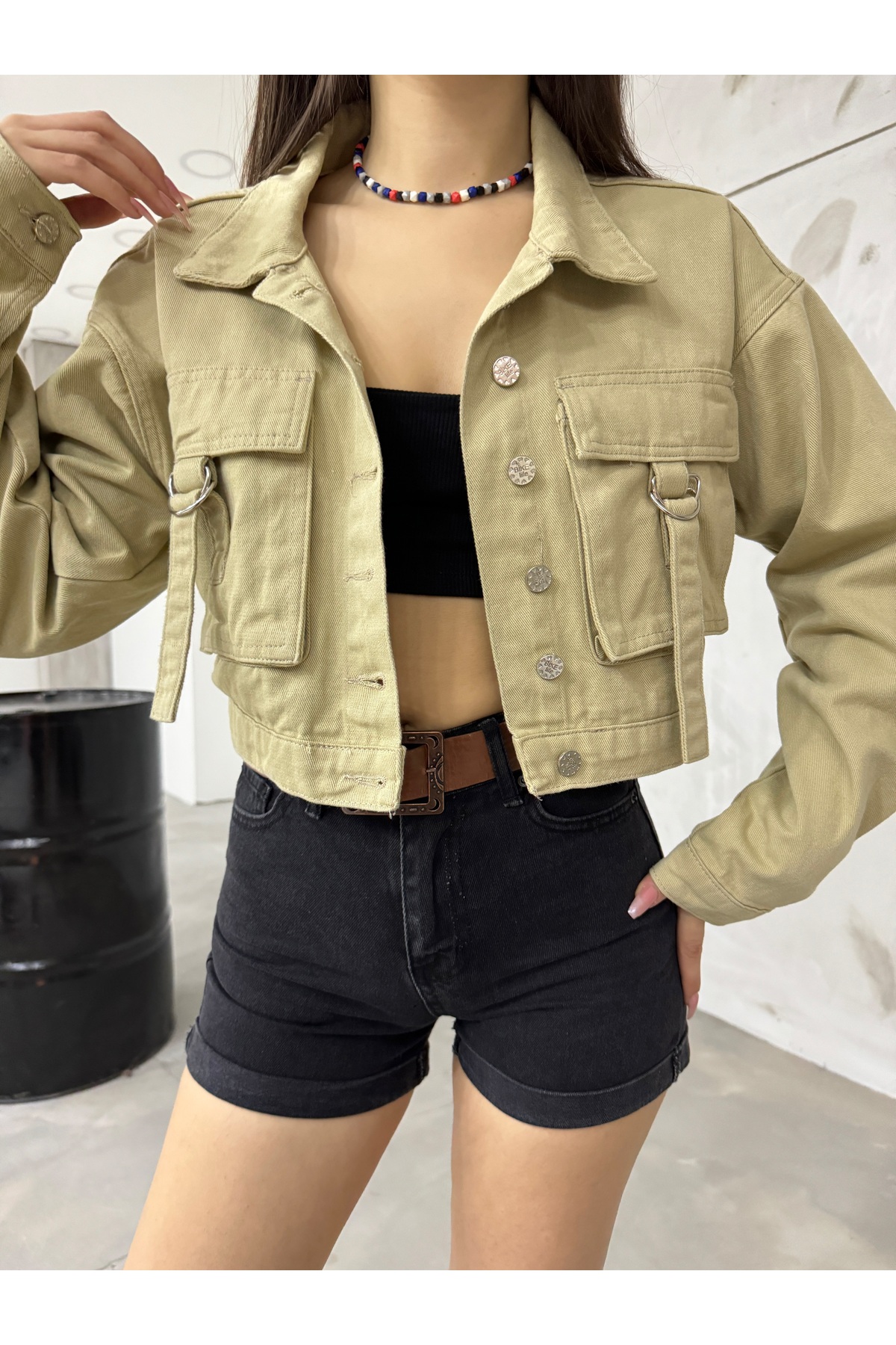 Levně BİKELİFE Women's Pocket Detailed Oversized Crop Denim Jacket