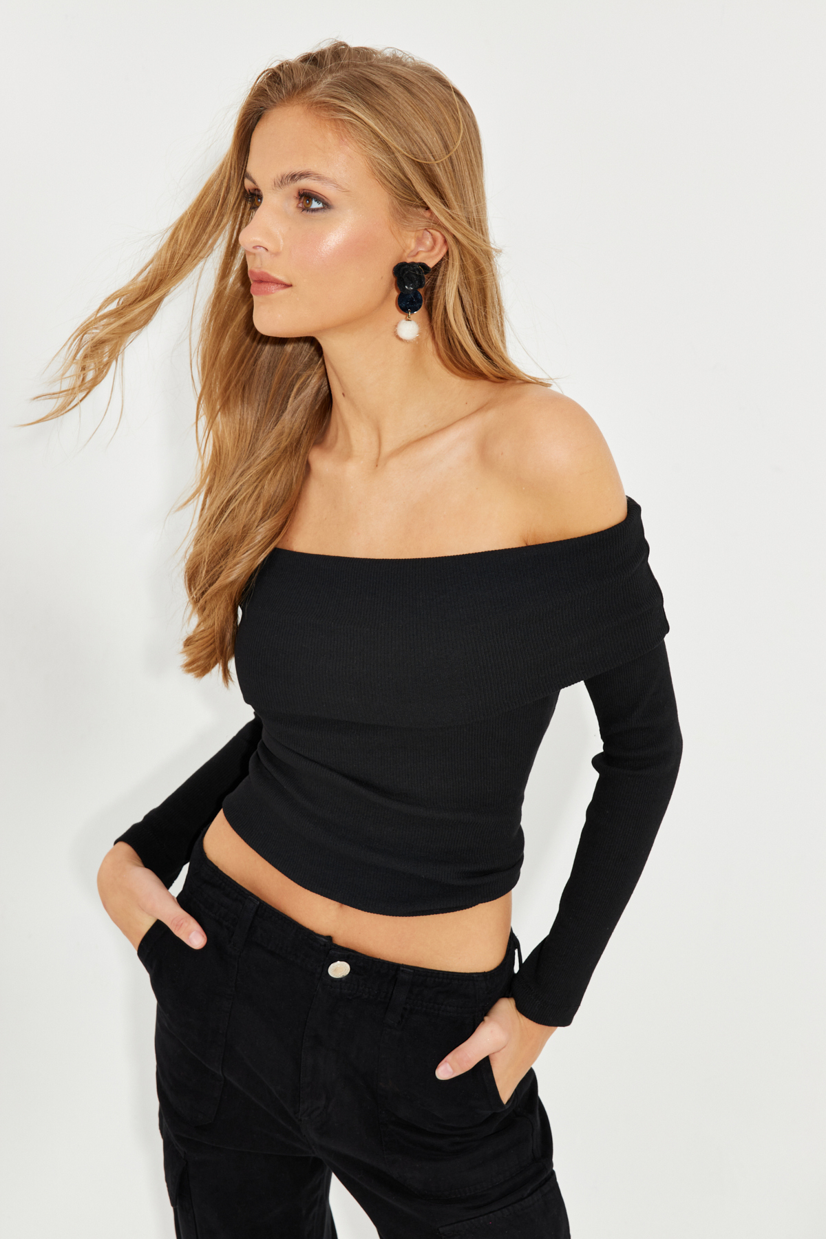 Levně Cool & Sexy Women's Black Madonna Collar Camisole Blouse