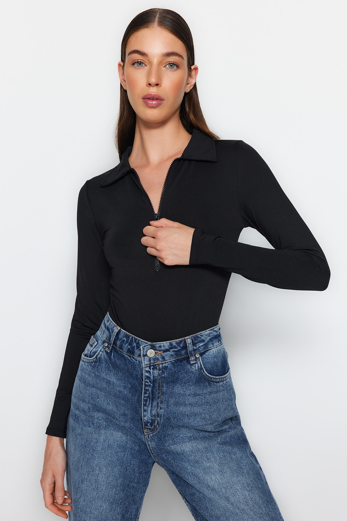 Levně Trendyol Black Zipper Collar Detailed Snap Snap Elastic Knitted Bodysuit