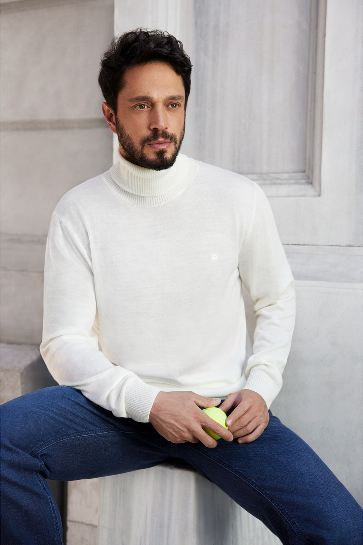 Avva White Unisex Knitwear Sweater Full Turtleneck Non-Pilling Regular Fit
