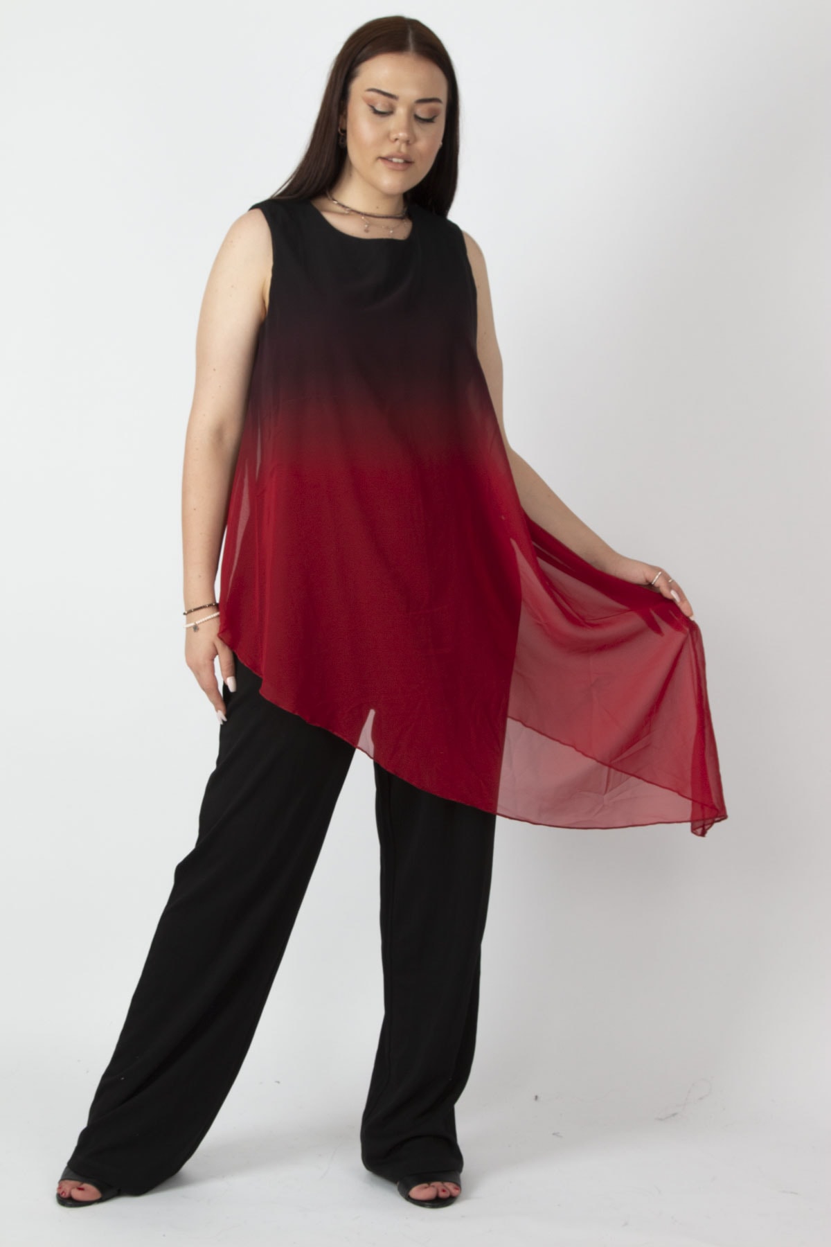 Levně Şans Women's Plus Size Black Chiffon Detail Jumpsuit