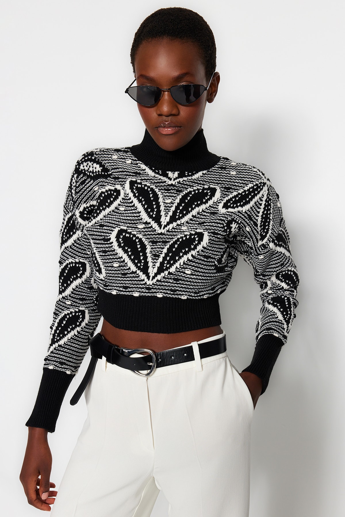 Trendyol Black Super Crop Textured Knitwear Sweater