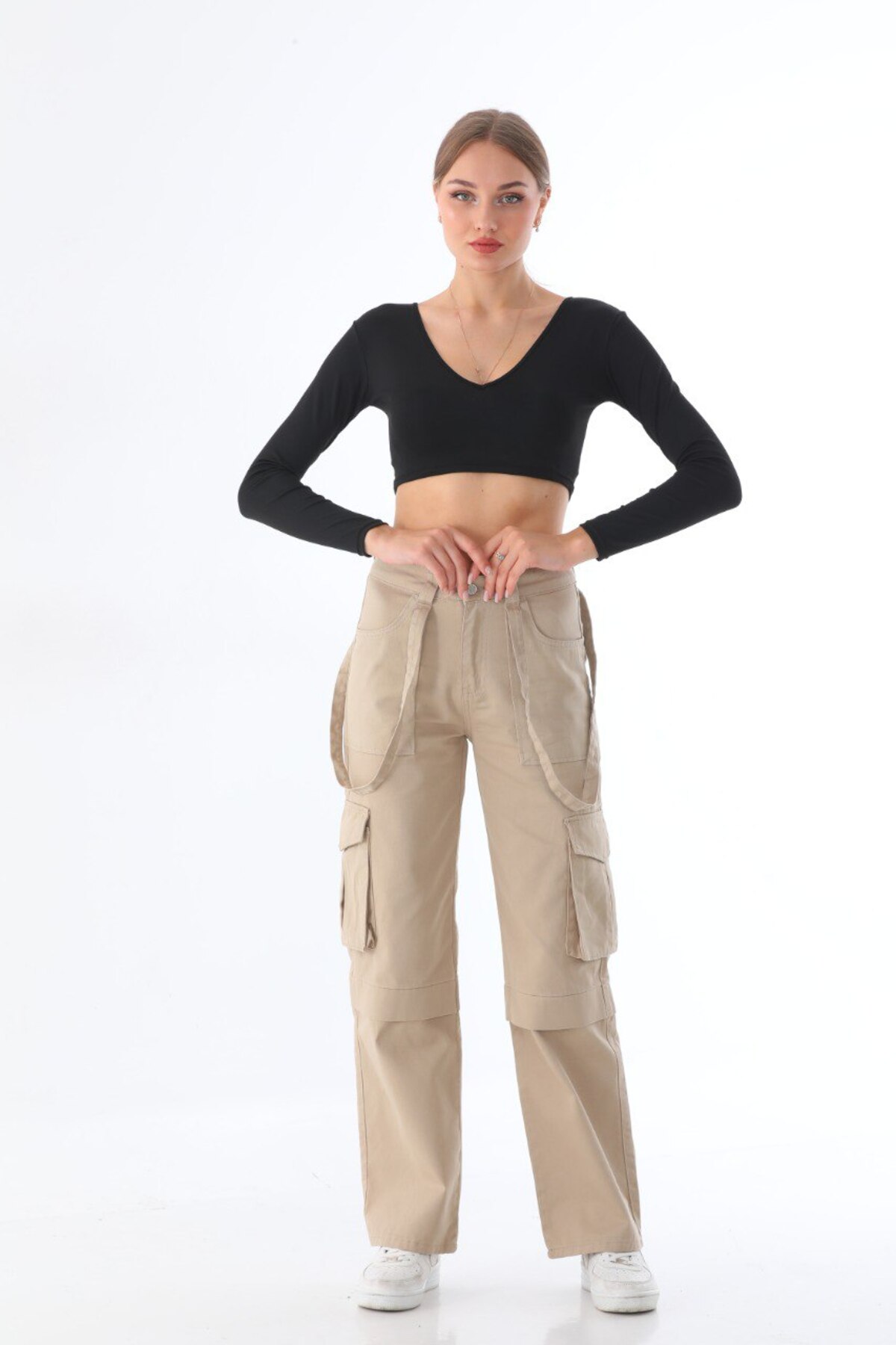 Levně BİKELİFE Women's Beige High Waist Multi-Pocket Strap Detail Straight Fit Cargo Pants