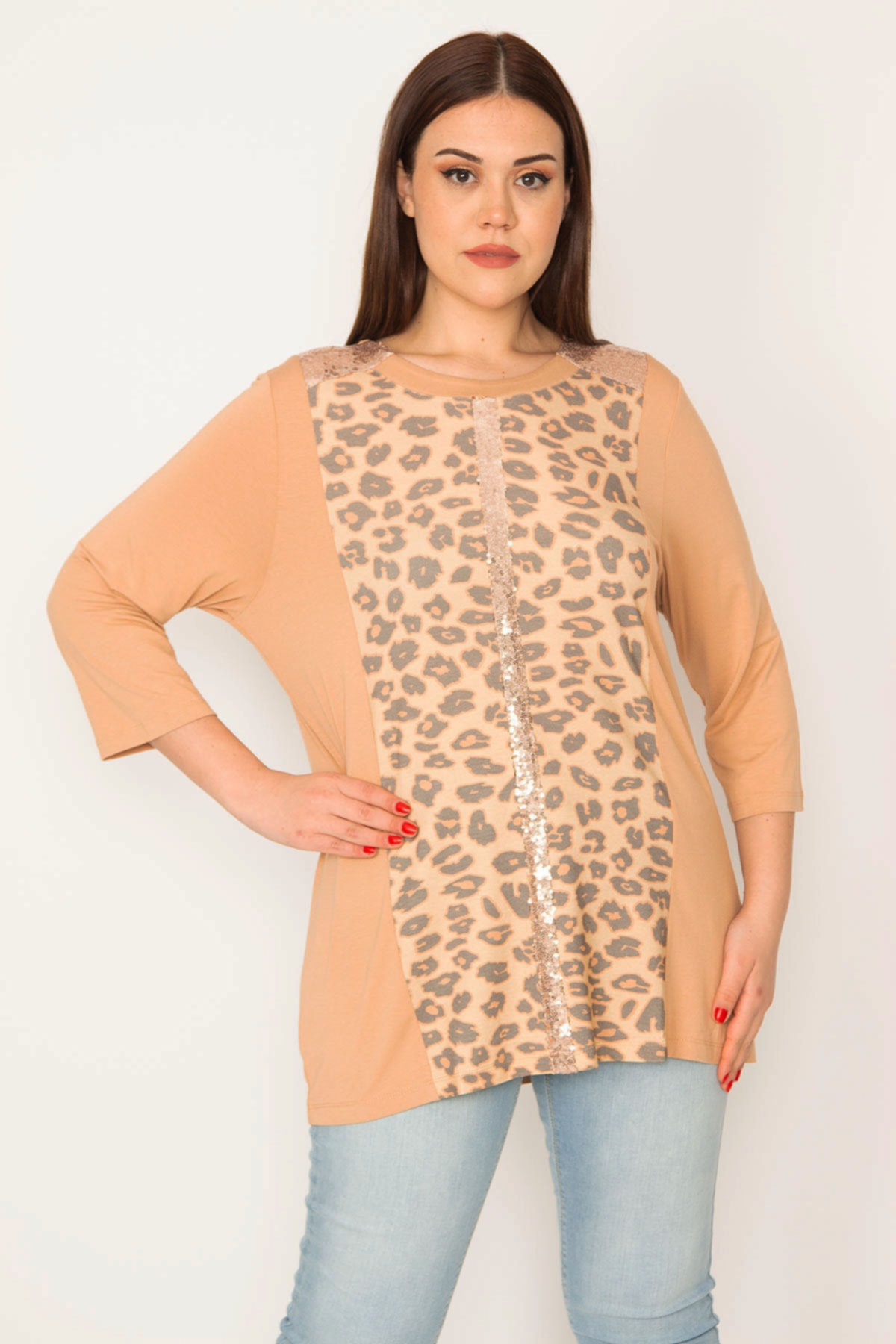 Levně Şans Women's Plus Size Mink Sequin Detail Leopard Patterned Blouse