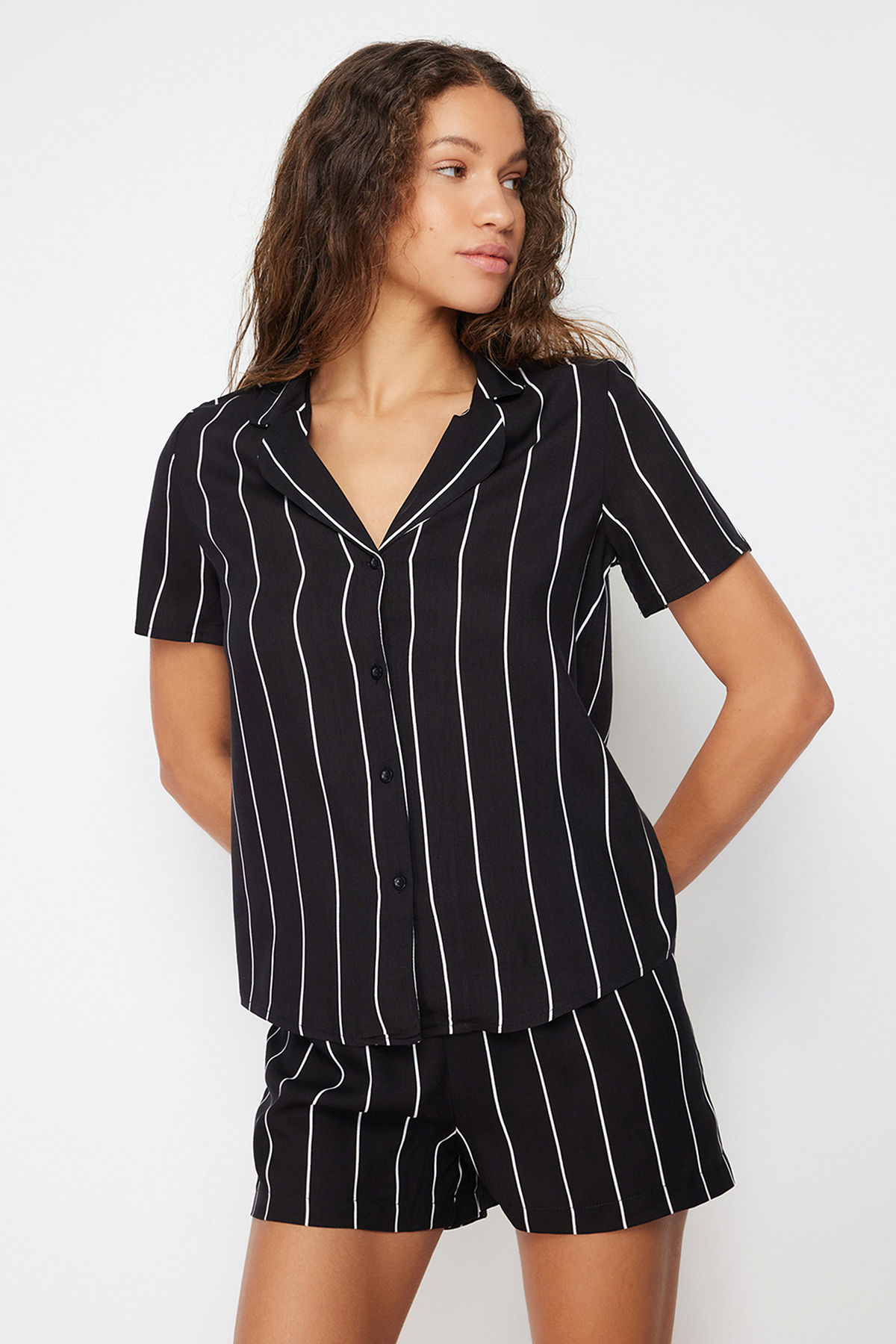 Levně Trendyol Black Striped Viscose Woven Pajamas Set