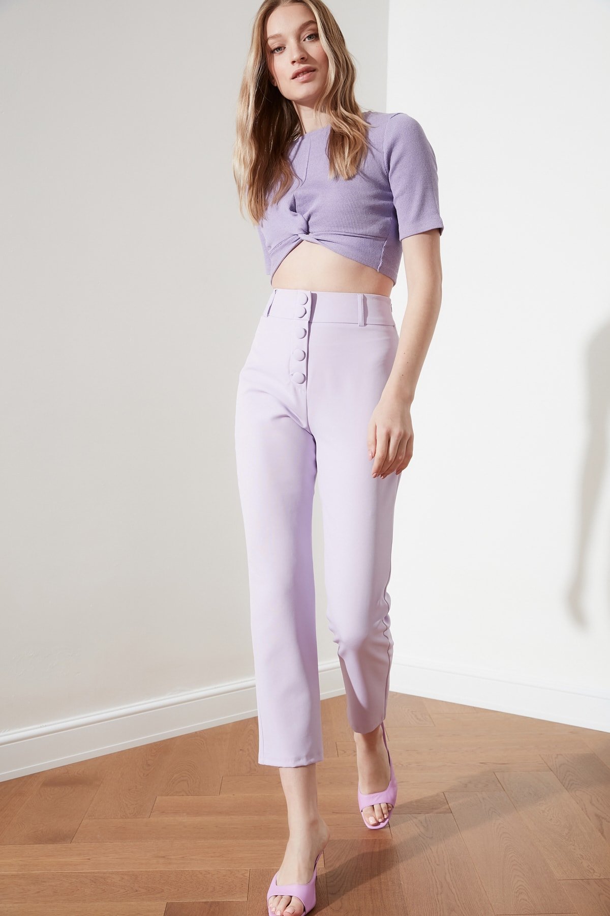 Levně Trendyol Lilac Button Detailní cigaretové tkané kalhoty