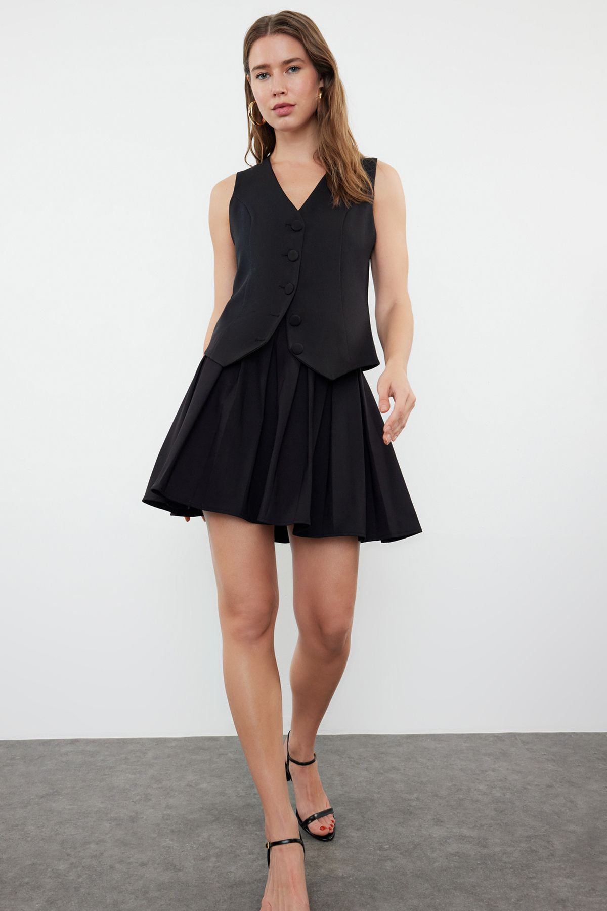 Trendyol Black Pleated Mini Woven Skirt