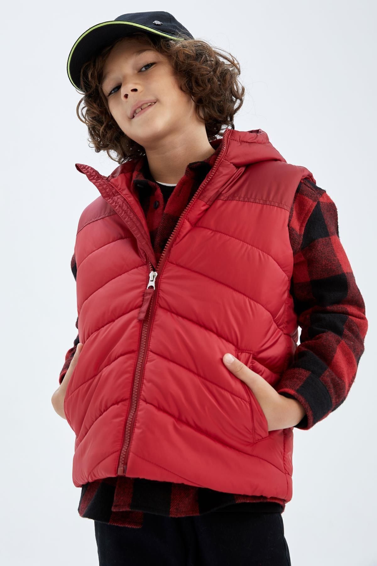 DEFACTO Boy's Water Repellent Hooded Inflatable Vest