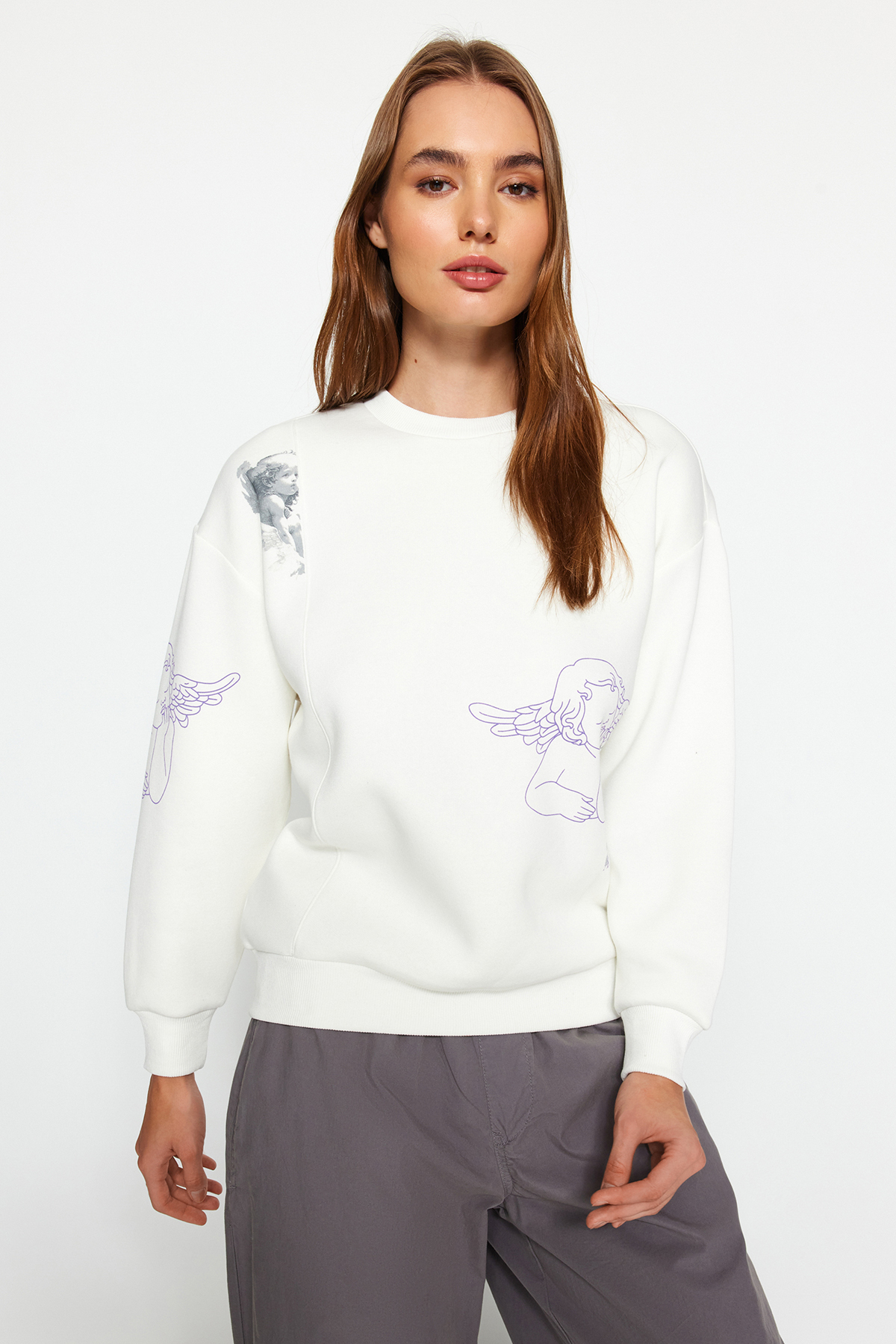 Trendyol Regular/Normal fit with an ecru Print Crew Neck Knitted Sweatshirt with Fleece Fleece interior