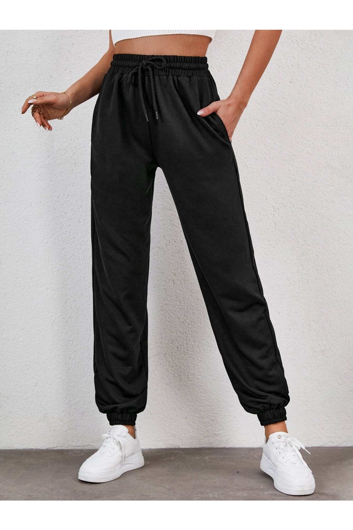 Levně armonika Women's Black Elastic Waist and Legs Sweatpants with Pockets