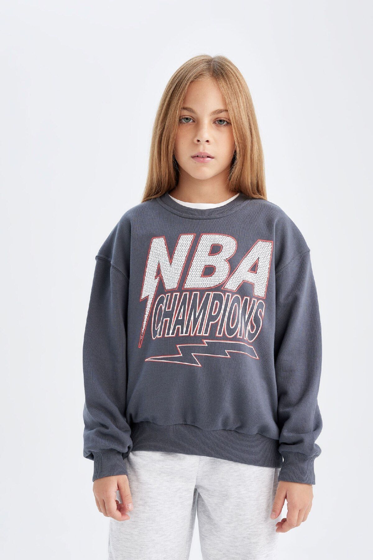 DEFACTO Girls NBA Wordmark Oversize Fit Crew Neck Sweatshirt