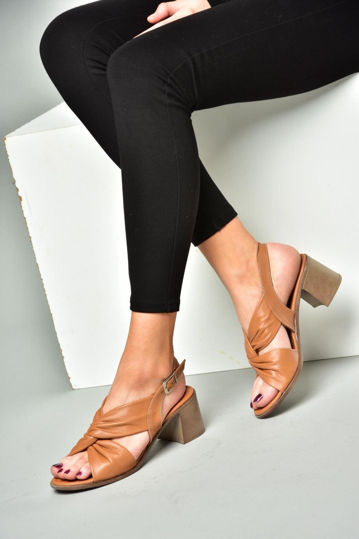 Levně Fox Shoes P555450103 Tan Genuine Leather Thick Heeled Women's Shoe