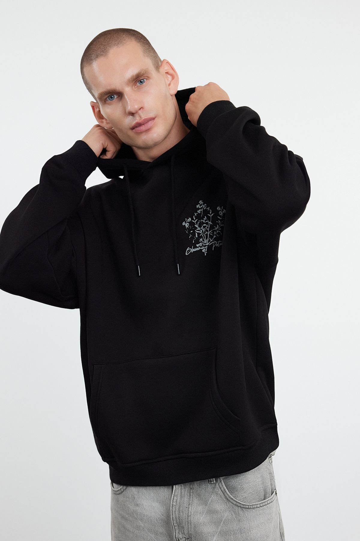 Trendyol Black Oversize/Wide Cut Hooded Floral Printed Fleece Sweatshirt