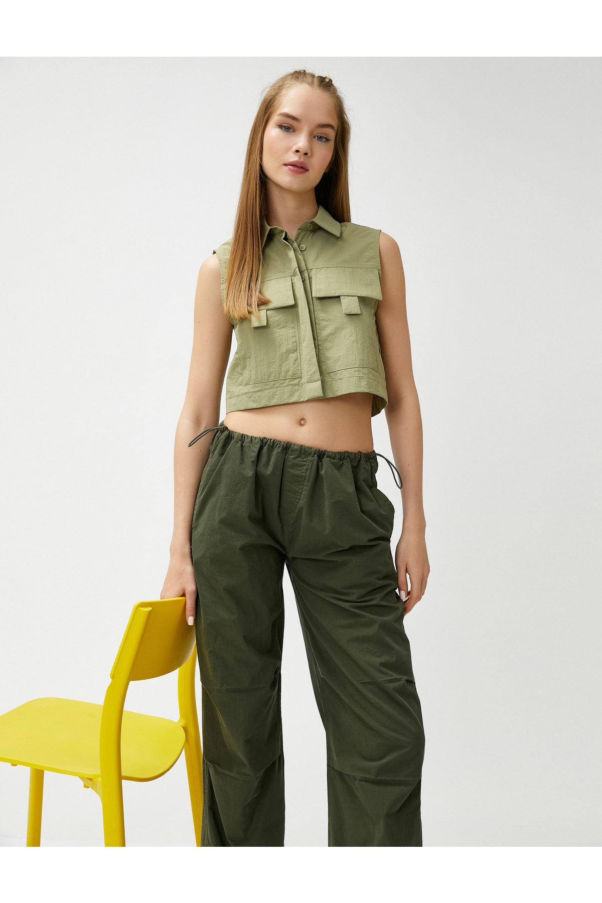 Levně Koton Crop Shirt Sleeveless with Large Pocket Detailed and Buttoned