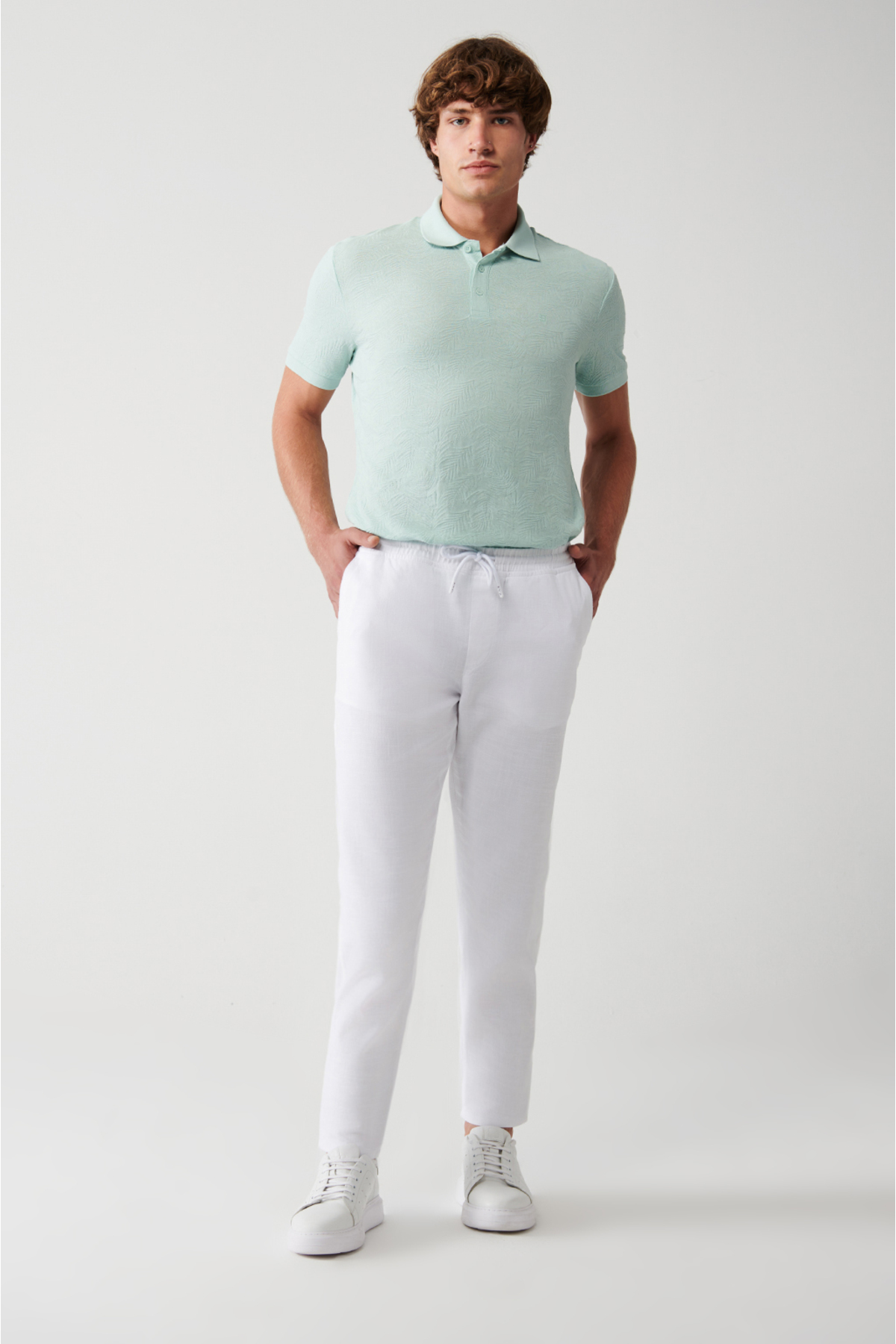 Avva Men's White Side Pocket Elastic Waist Linen Textured Relaxed Fit Comfortable Cut Trousers