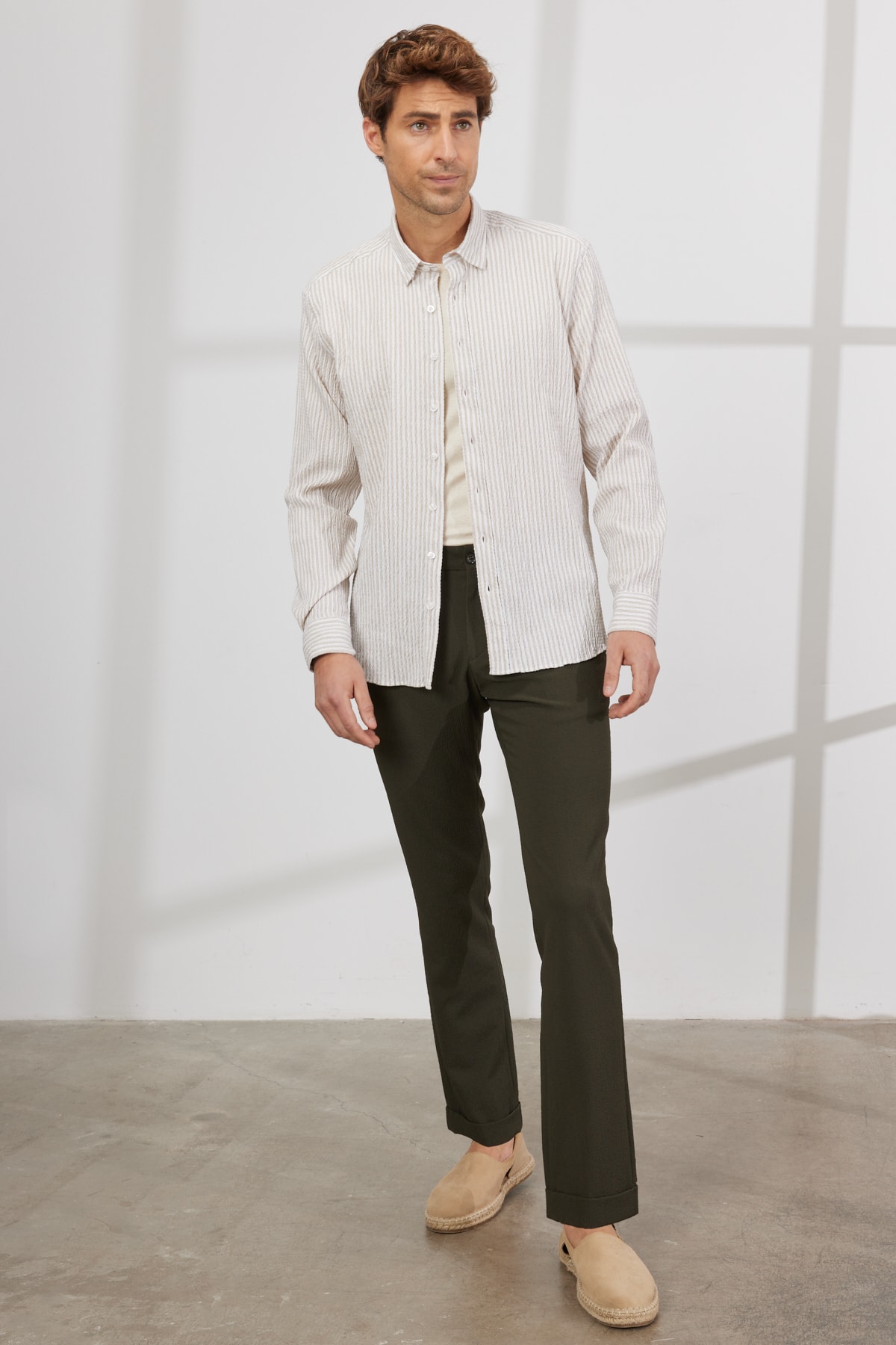 Levně ALTINYILDIZ CLASSICS Men's White Beige Slim Fit Slim Fit Hidden Button Collar Cotton Striped Shirt.