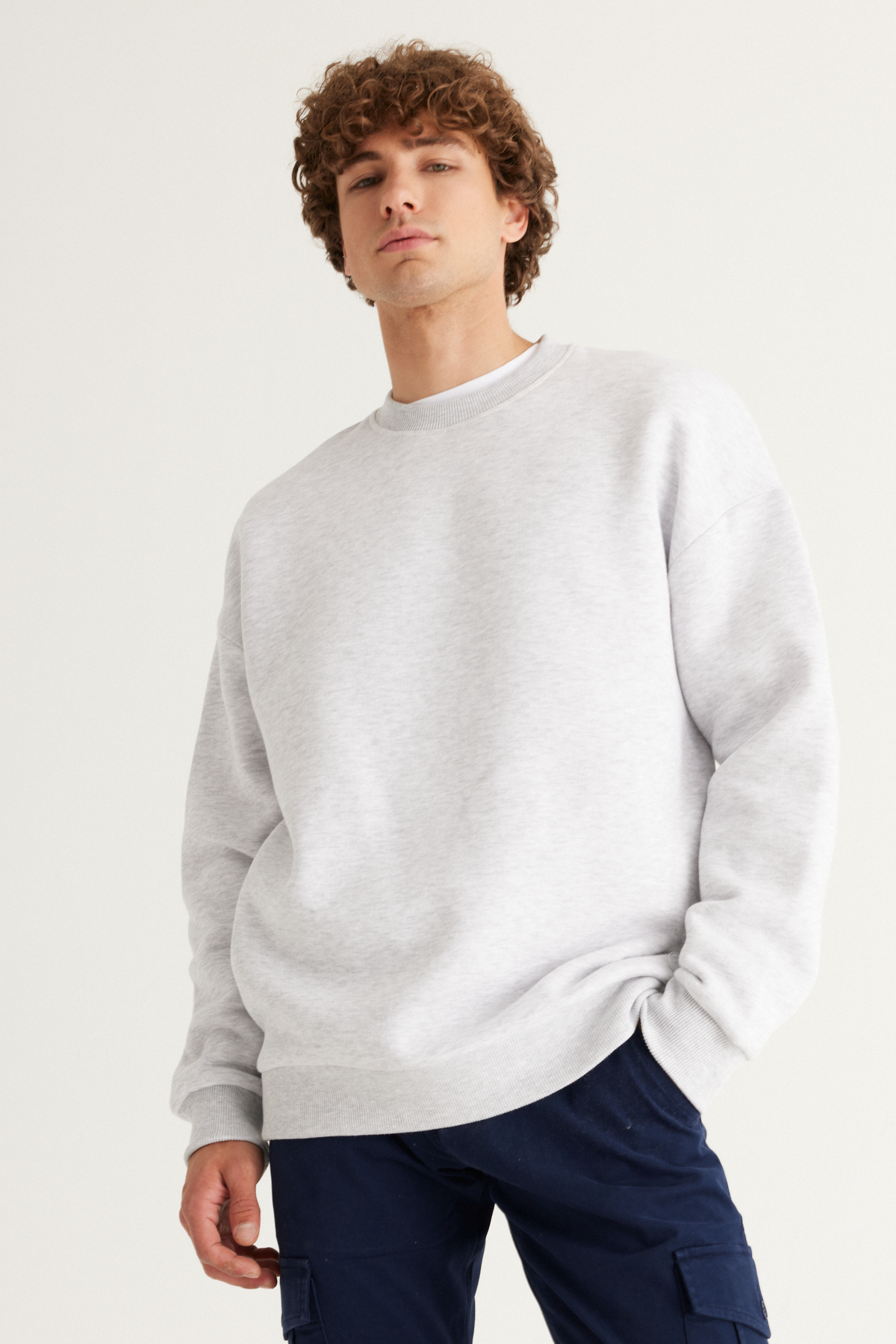 Levně AC&Co / Altınyıldız Classics Men's Snow Melange Oversize Fit Wide Cut Cotton Fleece Inner 3 Thread Crew Neck Sweatshirt