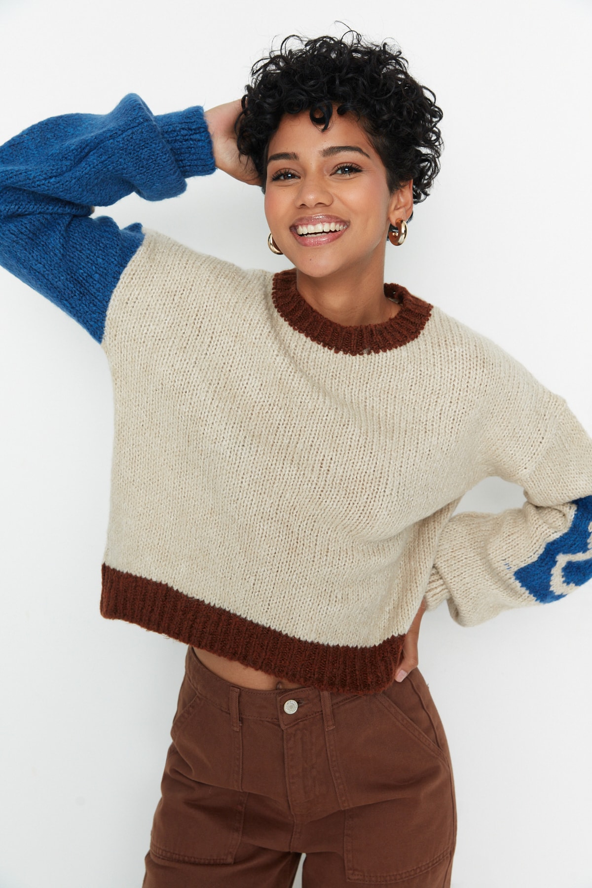 Levně Trendyol Stone Měkký texturovaný pletený svetr s barevným blokem