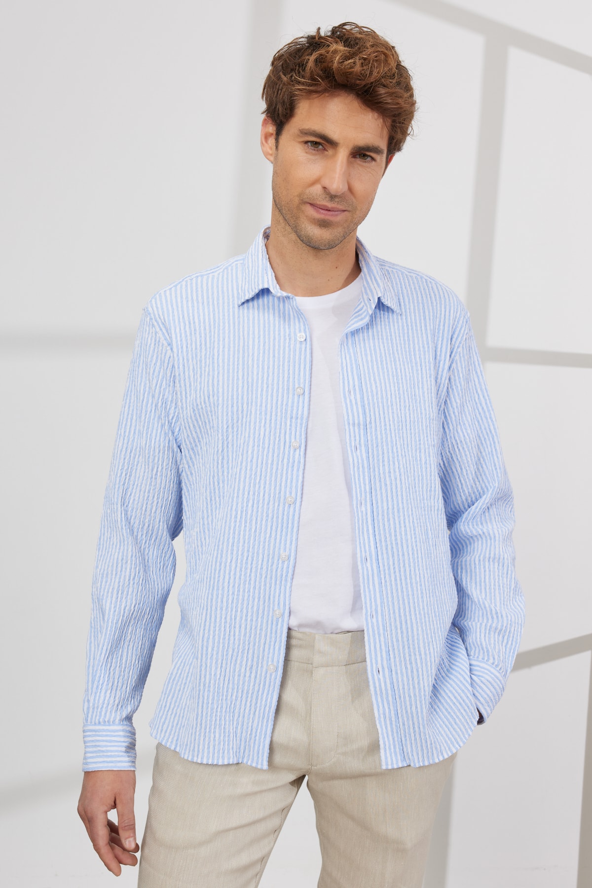 Levně ALTINYILDIZ CLASSICS Men's White-blue Slim Fit Slim Fit Slim Fit Hidden Button Collar Cotton Striped Shirt