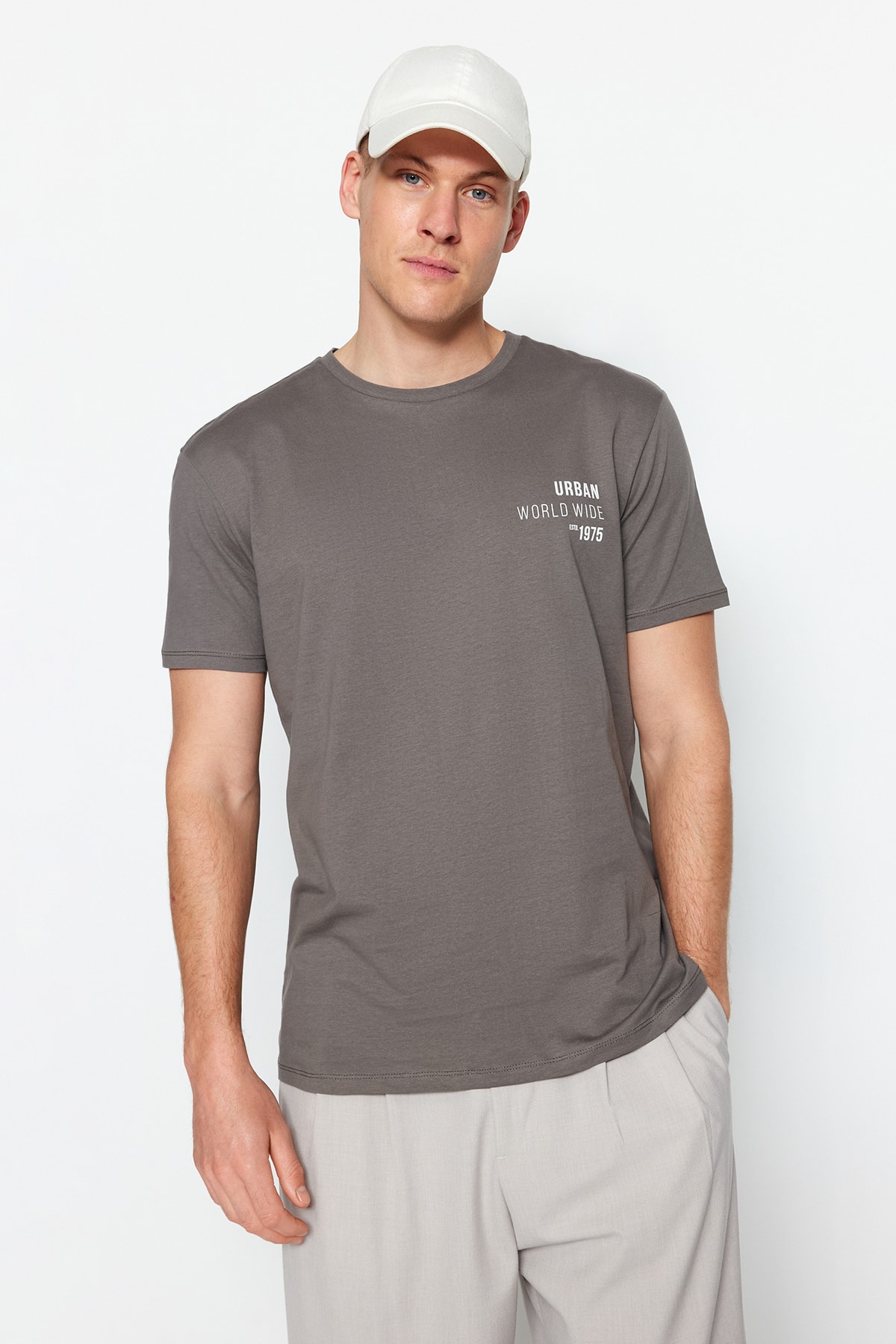 Levně Trendyol Anthracite Regular/Normal Fit 100% Cotton Minimal Text Printed T-Shirt