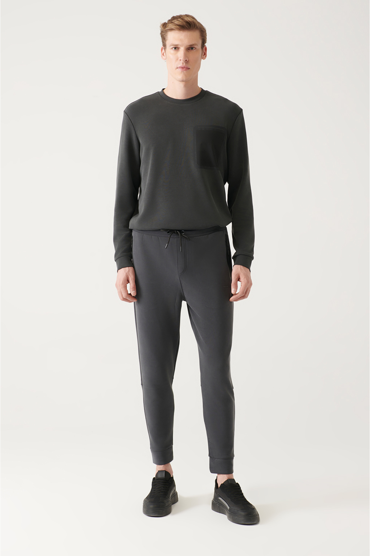 Levně Avva Men's Anthracite Soft Touch Laced Side Pockets Regular Fit Jogger Sweatpants with Elastic Leg