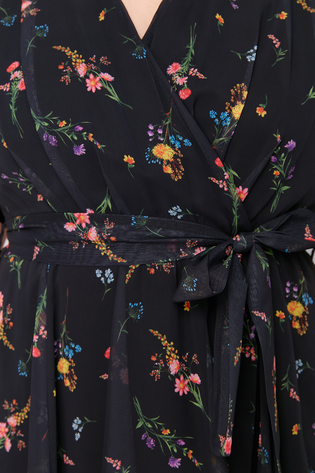 Trendyol Curve Multi Color Floral Pattern Chiffon Double Breasted Woven Dress