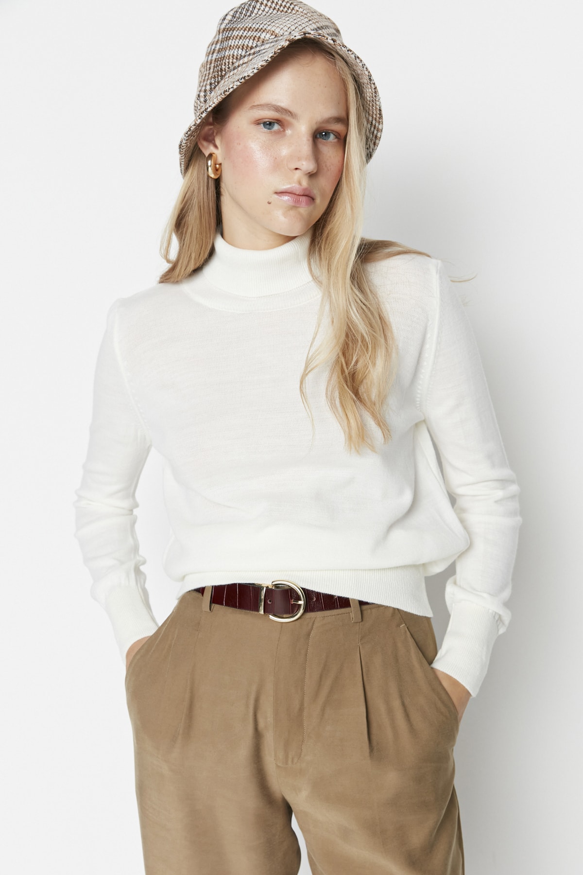 Trendyol Sweater - Ecru - Slim fit