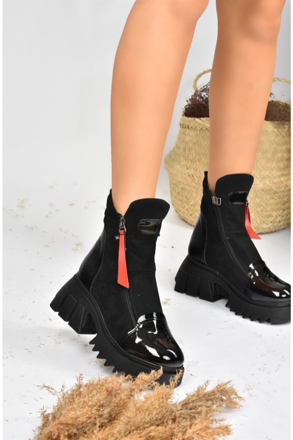 Levně Fox Shoes Black Suede Women's Boots with a Thick Sole