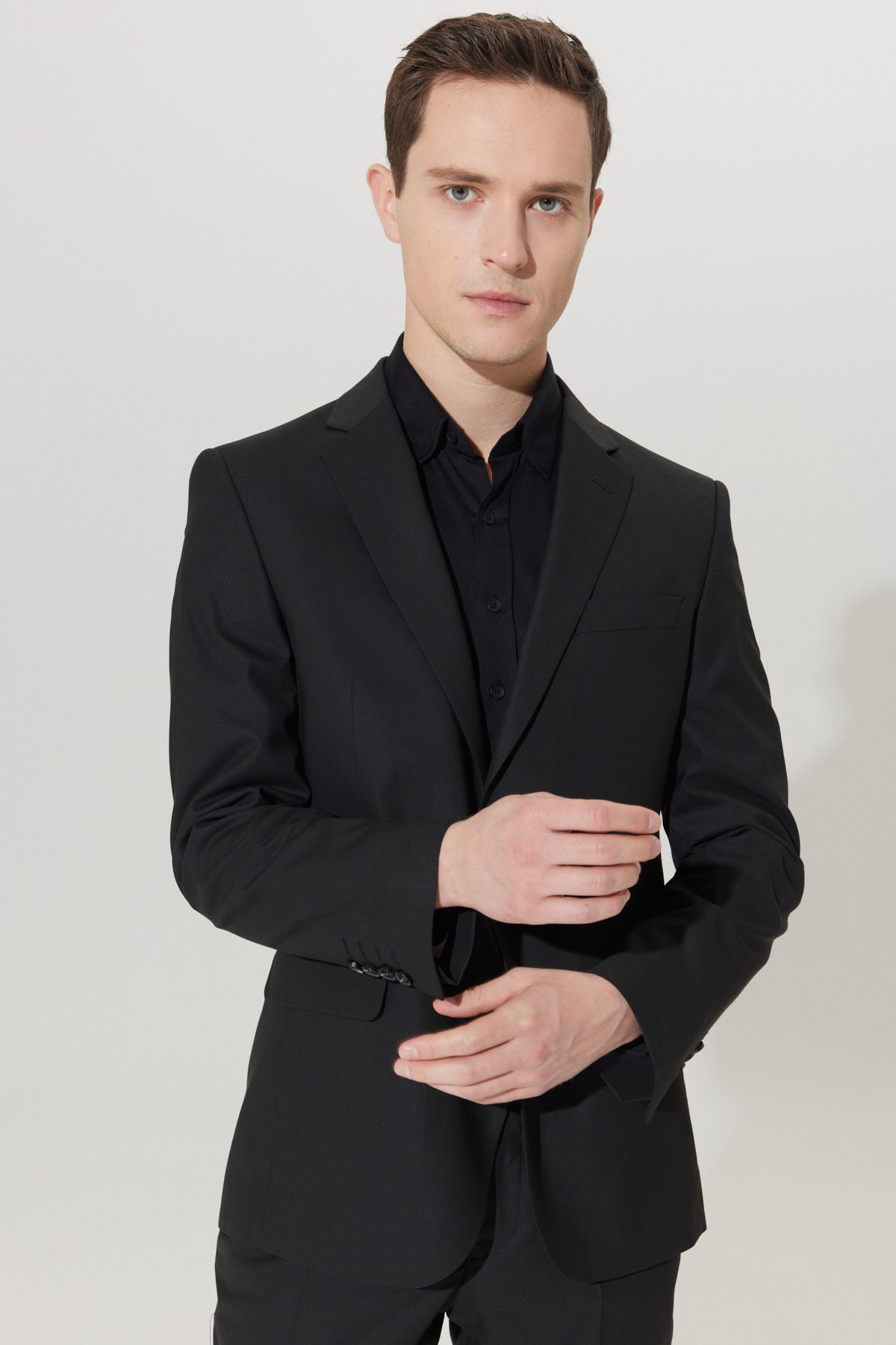 Levně ALTINYILDIZ CLASSICS Men's Black Regular Fit, Normal Cut, Woolen, Water and Stain-Repellent Nano Suit.