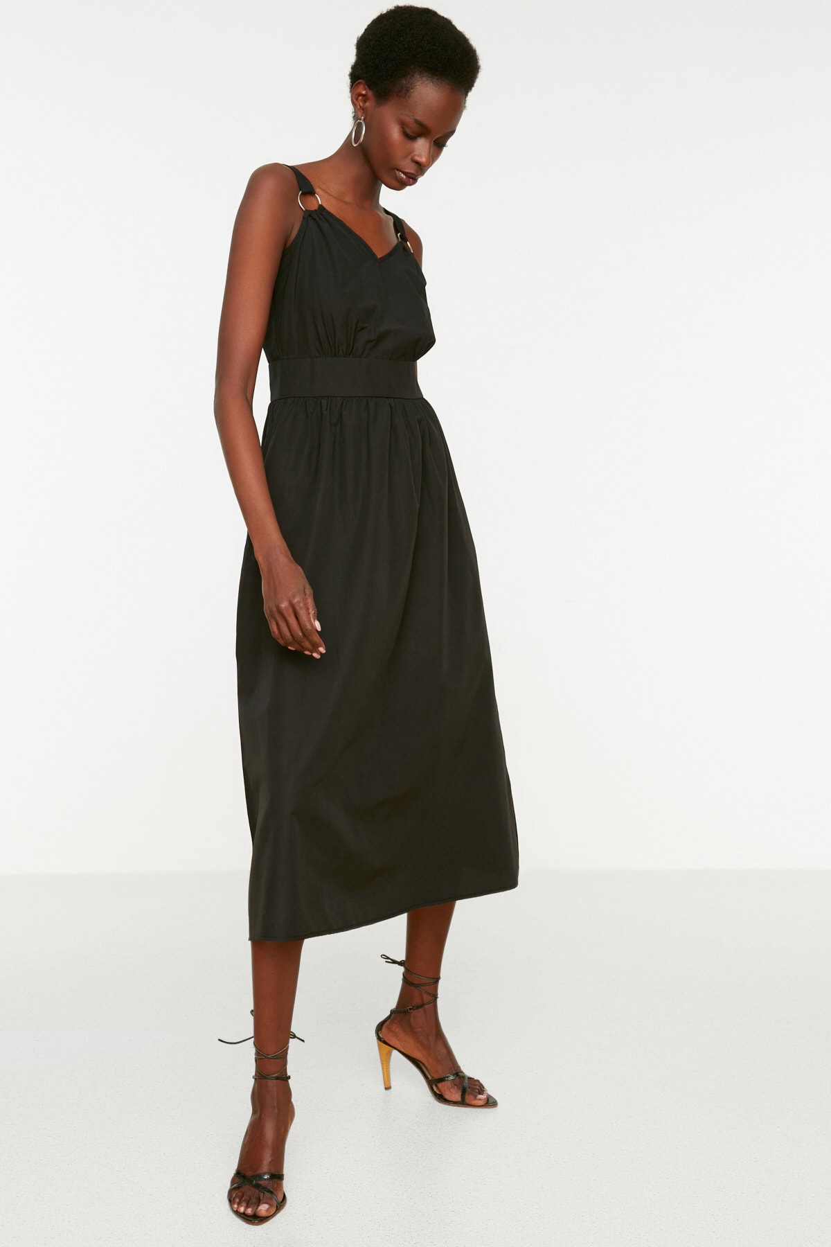 Trendyol Black Woven Strap Rochie midi țesută detaliată