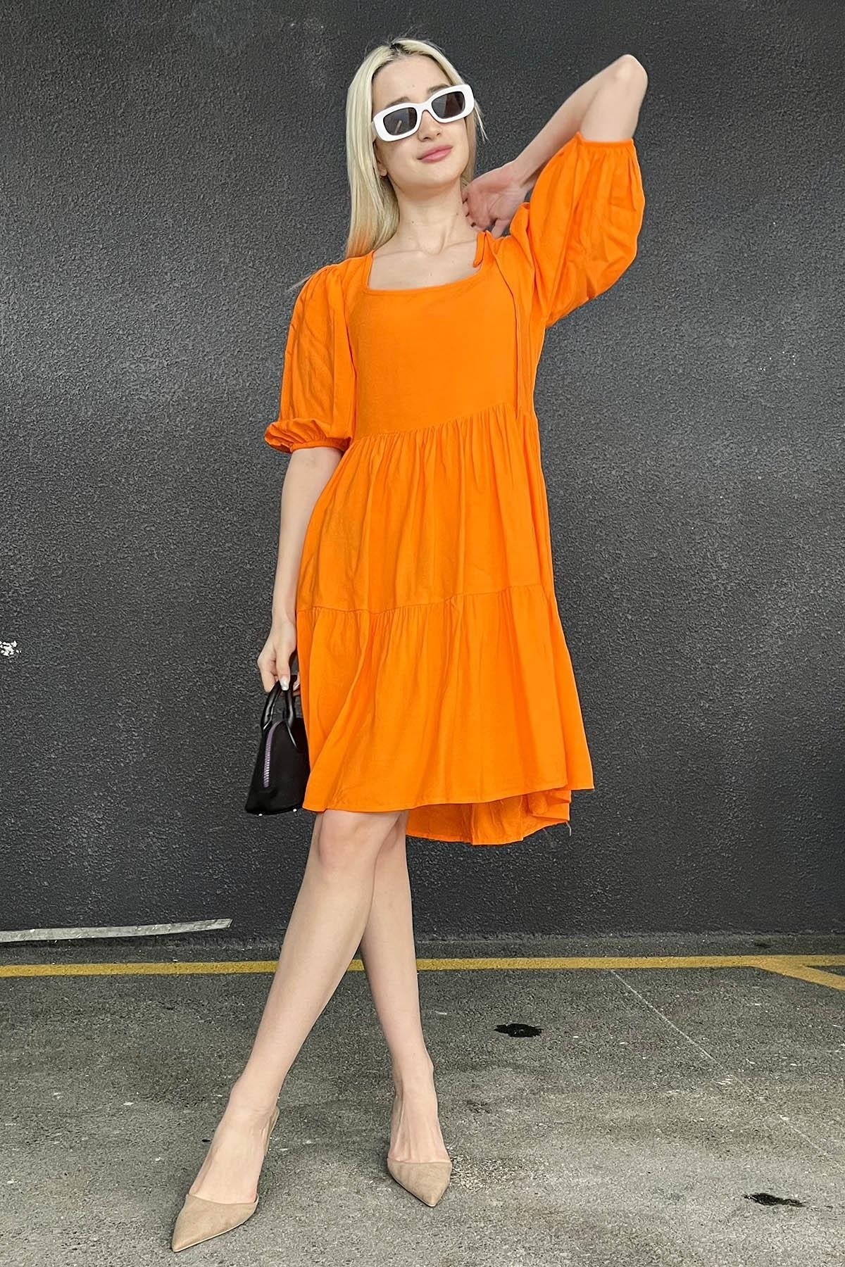 Levně Madmext Orange Low-Cut Back Basic Short Dress