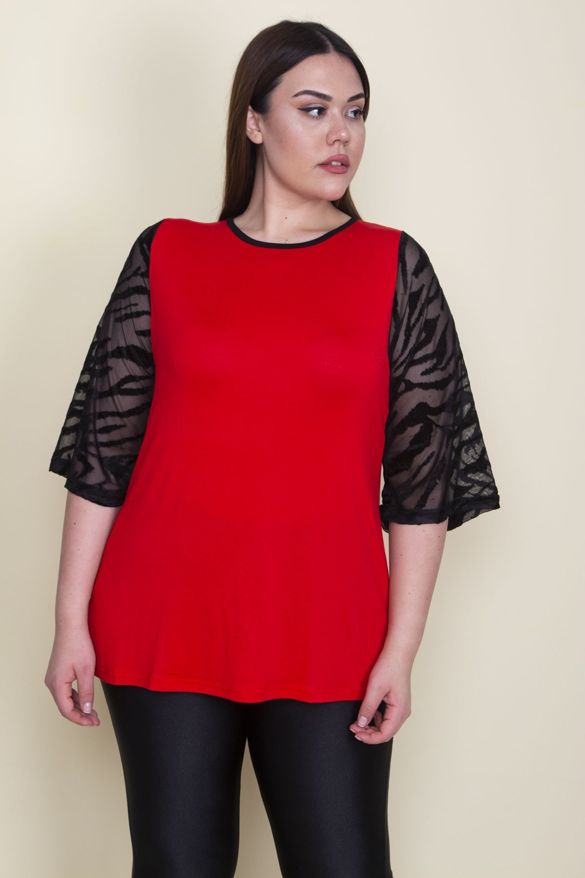 Levně Şans Women's Plus Size Red Viscose Blouse with Flocked Sleeves and Tulle Detail