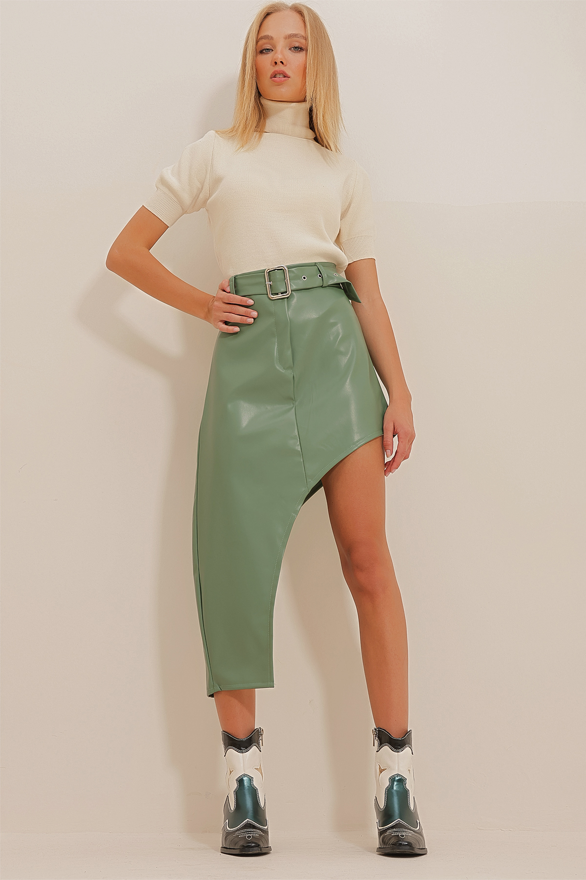 Trend Alaçatı Stili Women's Green Asymmetric Cut Belt Faux Leather Skirt