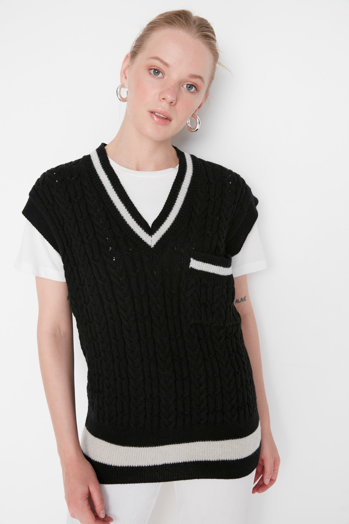 Trendyol Sweater Vest - Black - Regular fit
