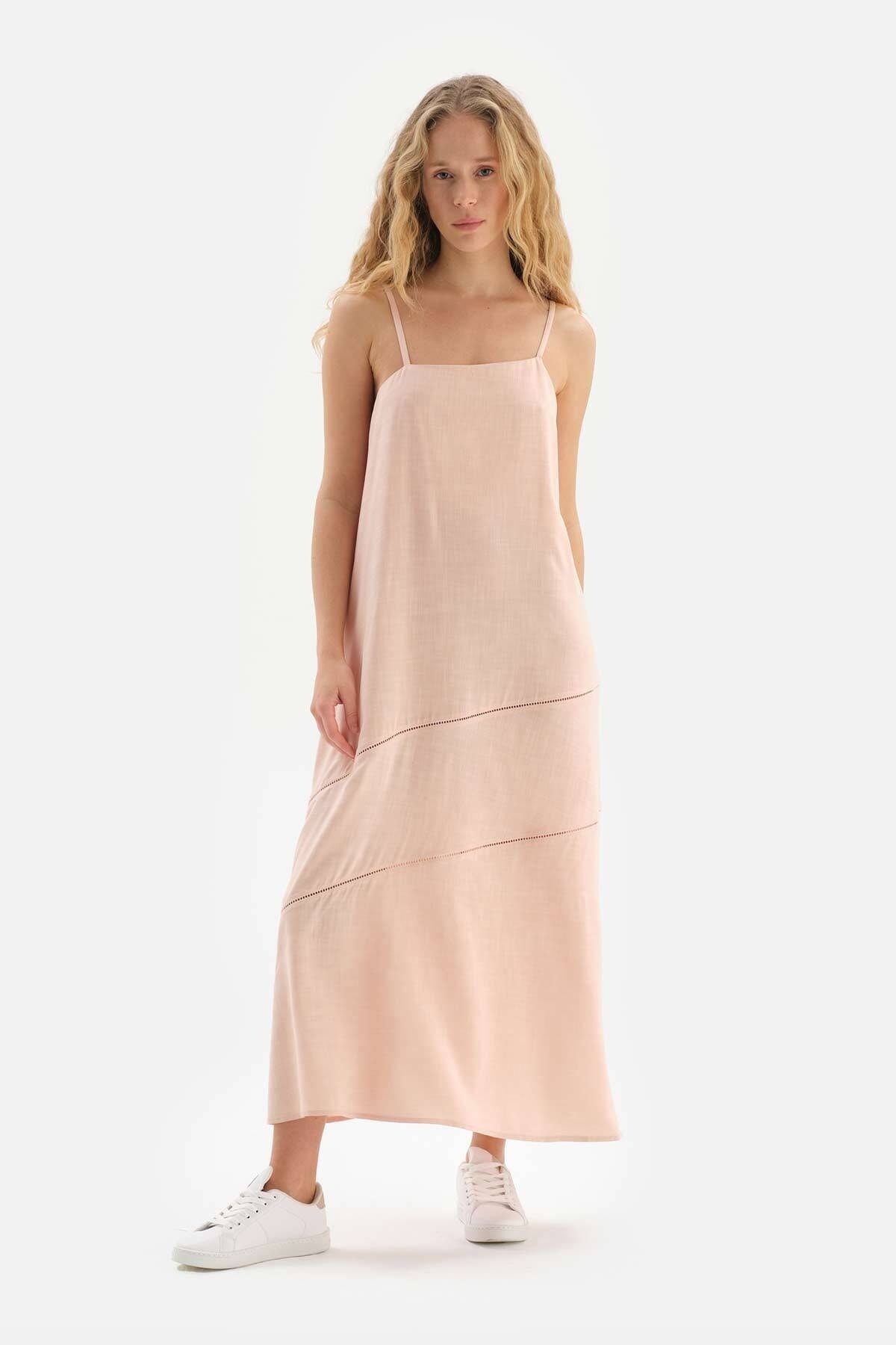 Levně Dagi světle růžové šikmé šaty s detailním střihem z viskózy