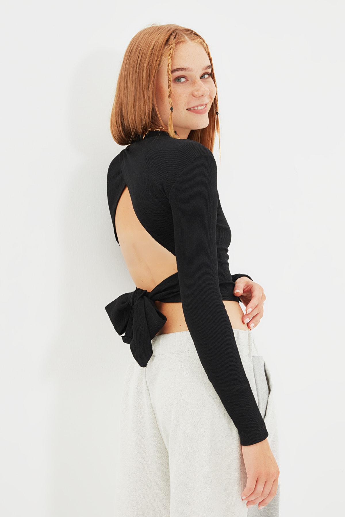 Trendyol Black Backless Tie Detailed Fitted Crew Neck Crop Ribbed Flexible Knitted Blouse