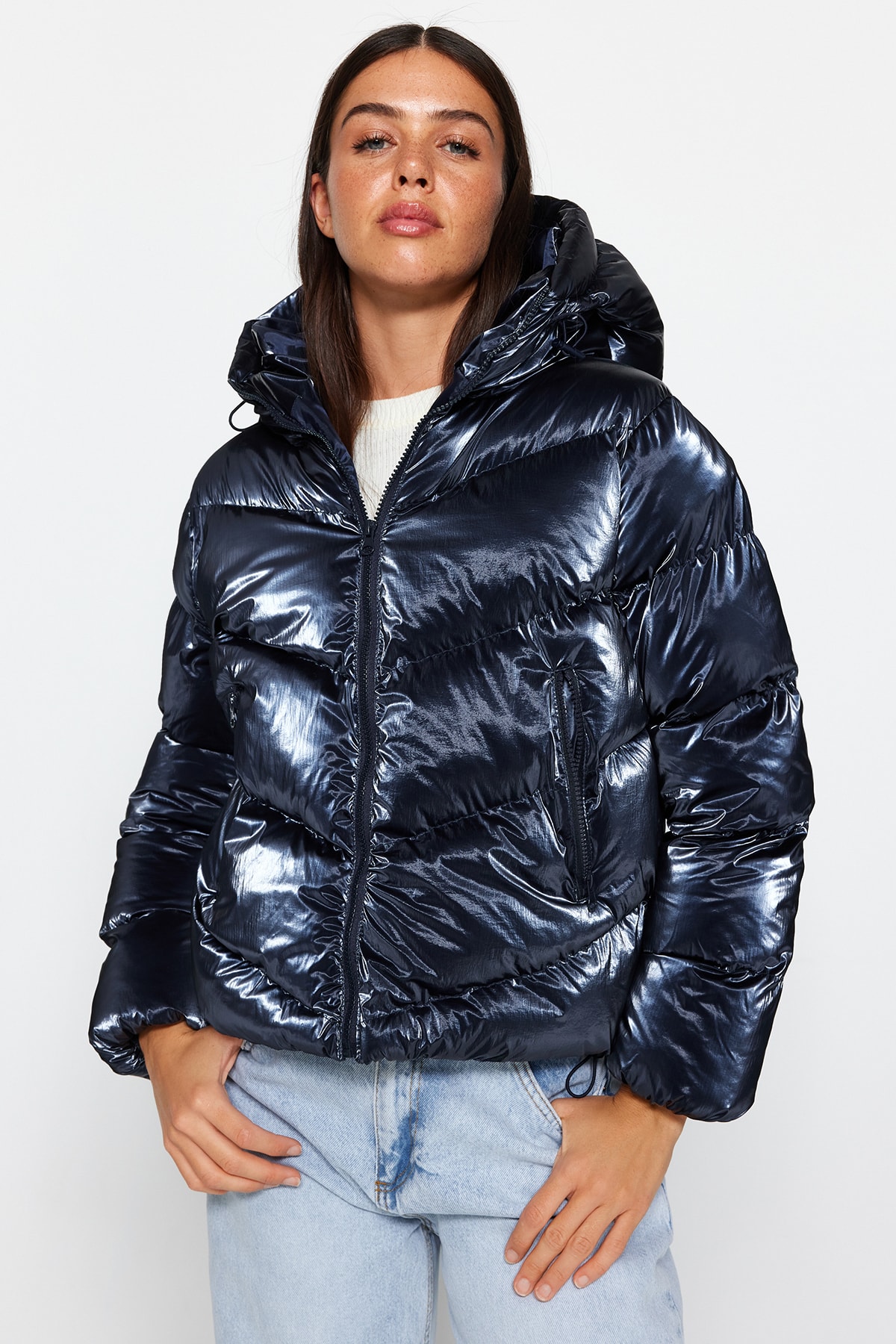 Levně Trendyol Navy Blue Nadrozměrný lesklý vodoodpudivý nafukovací kabát s kapucí